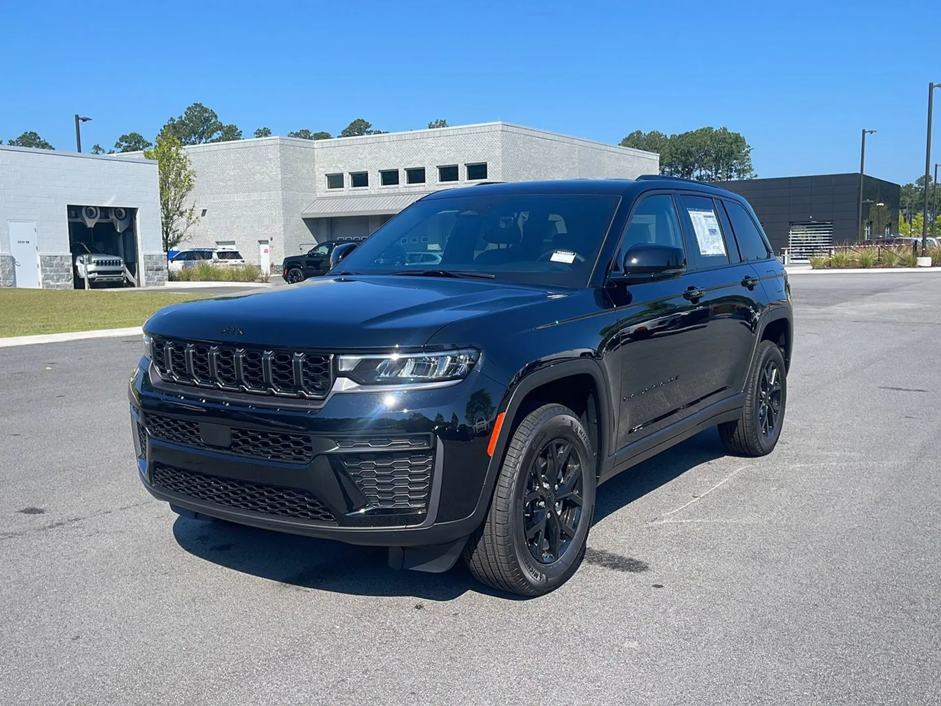 2026 Jeep Grand Cherokee Laredo Altitude photo 3