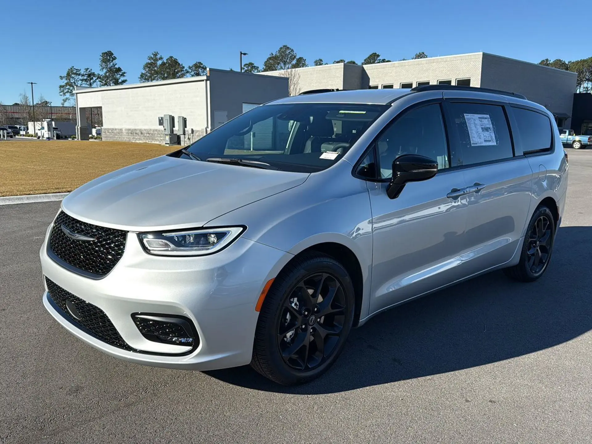 2026 Chrysler Pacifica Select photo 3