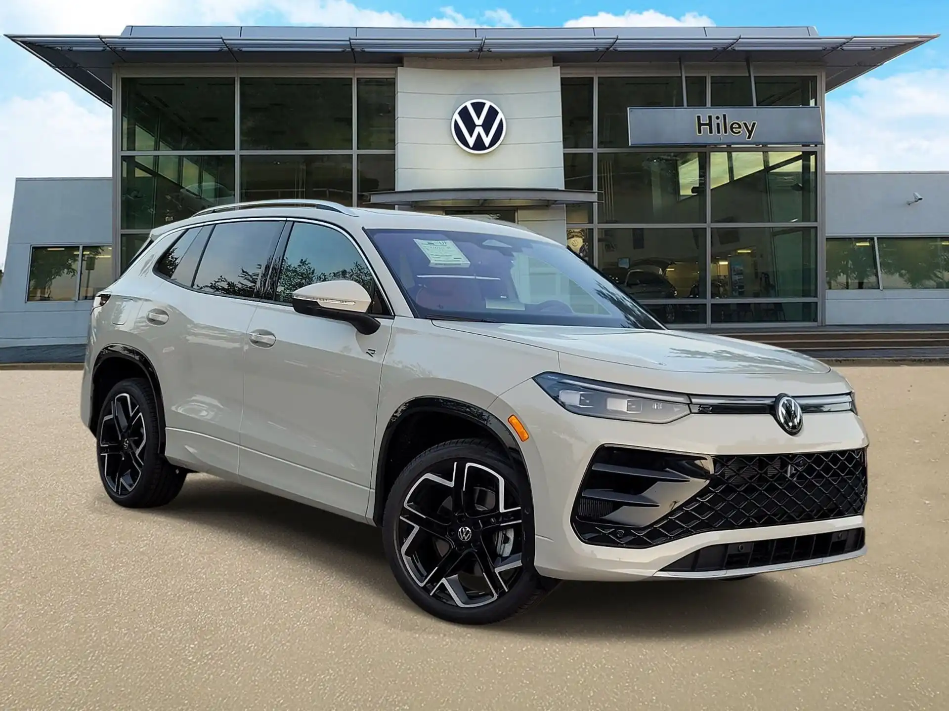 2026 Volkswagen Tiguan 2.0T SEL R-Line Turbo 4Motion's photo