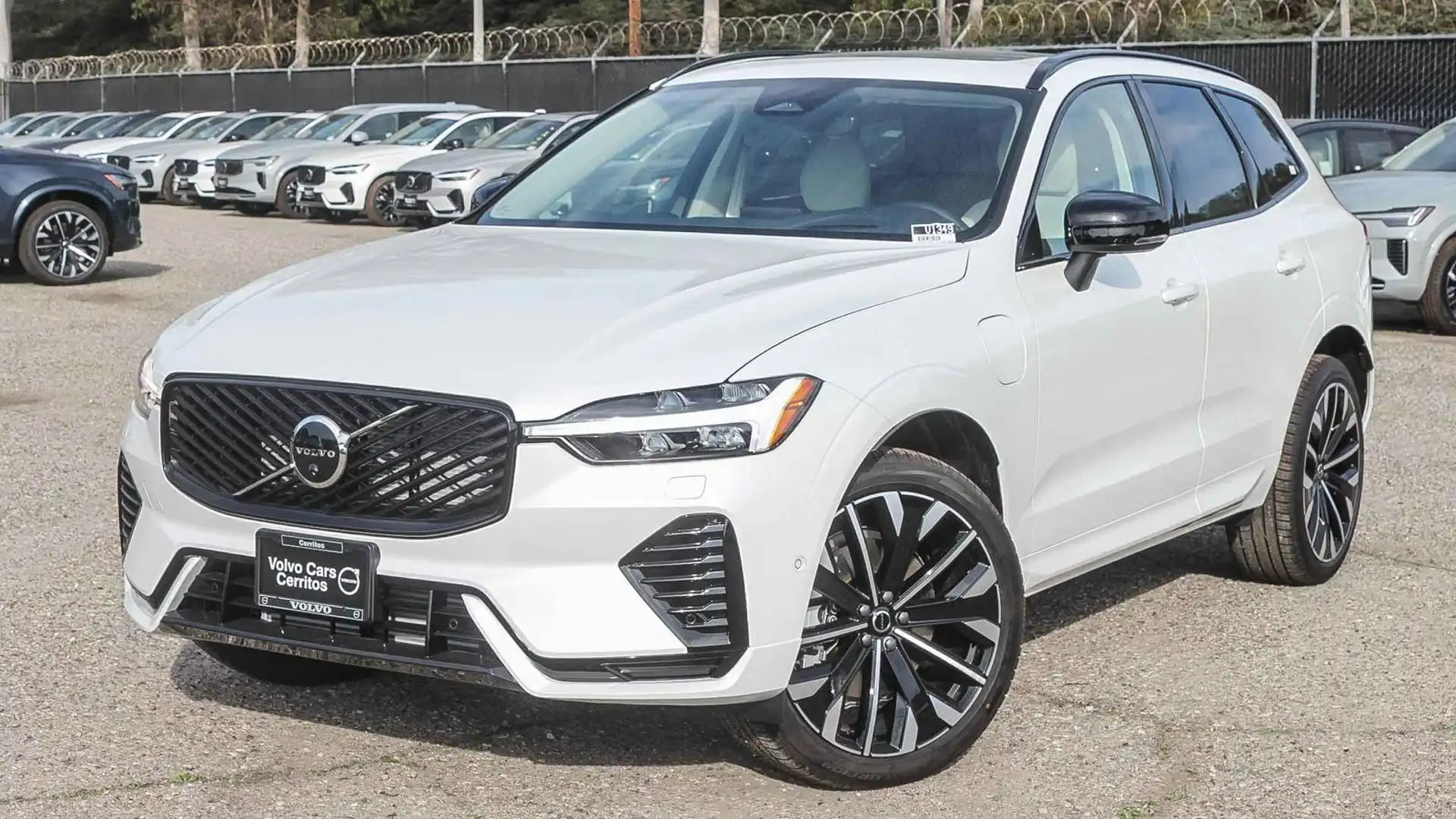 2026 Volvo XC60 T8 Ultra Dark AWD's photo