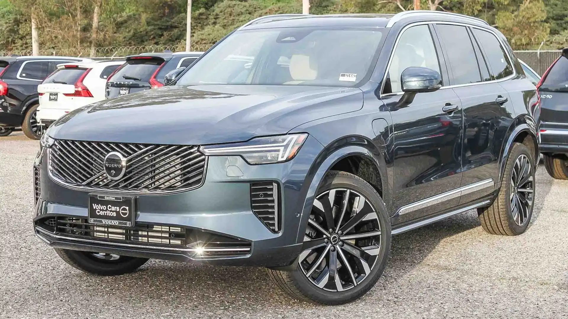 2026 Volvo XC90 T8 Recharge Plus Bright 7-Seat 4WD's photo