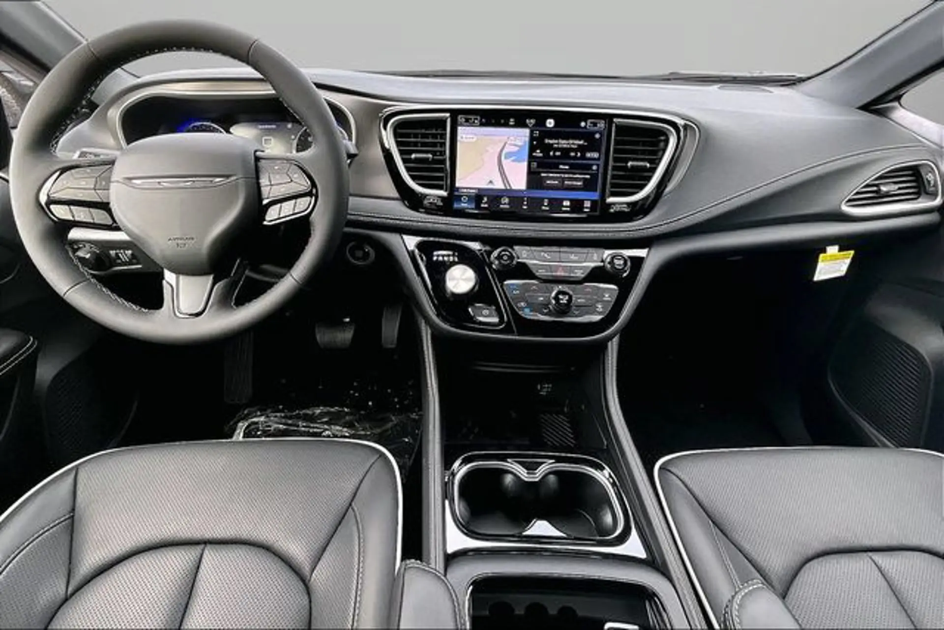 2027 Chrysler Pacifica Limited photo 4