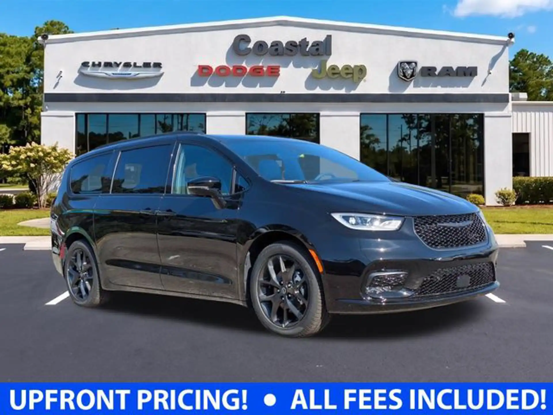 2026 Chrysler Pacifica Limited's photo