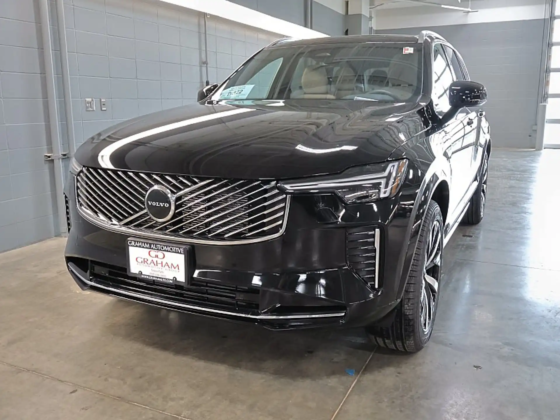2026 Volvo XC90 T8 Recharge Core Bright 4WD's photo