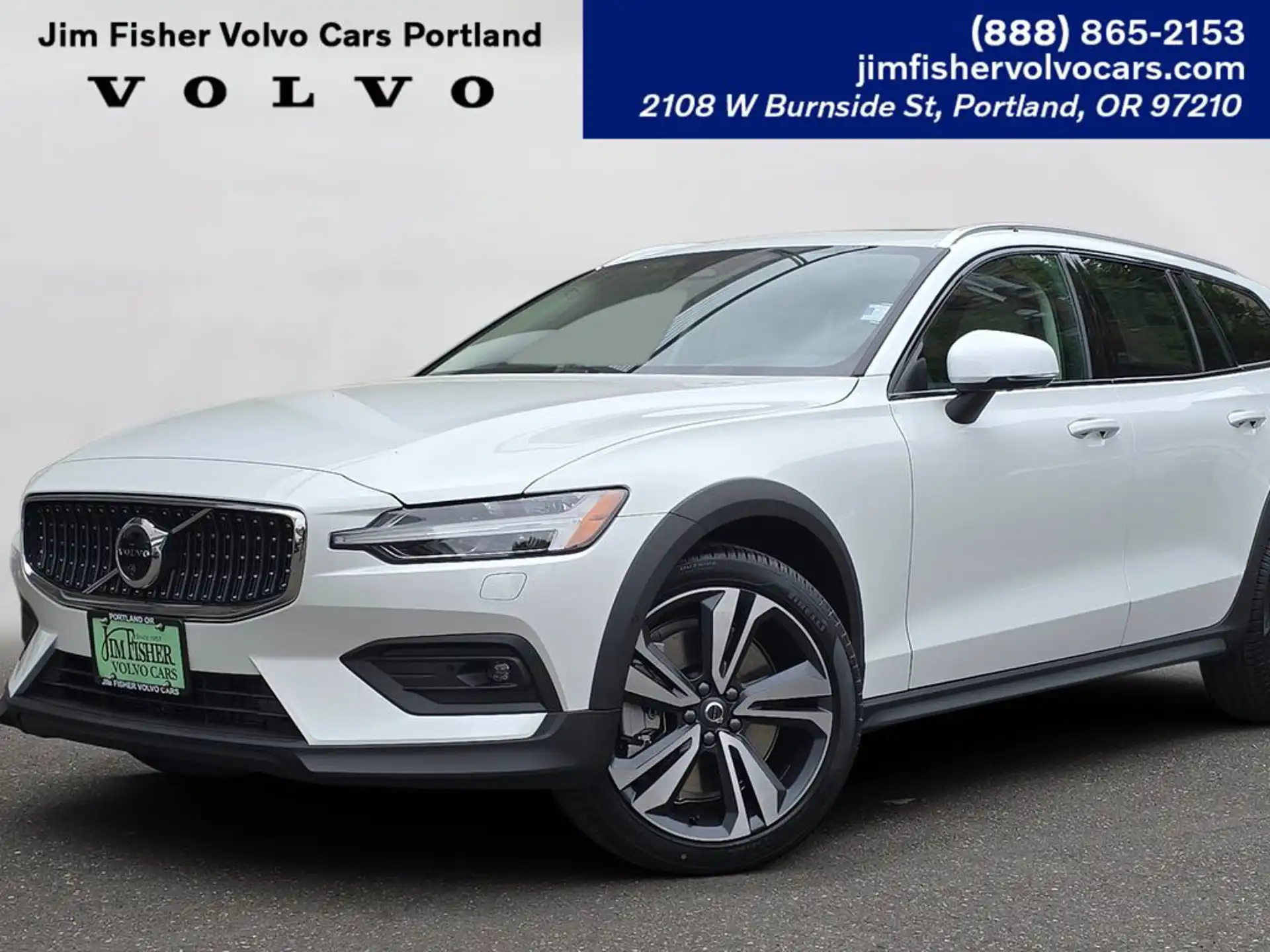 2026 Volvo V60 Cross Country B5 Plus AWD's photo