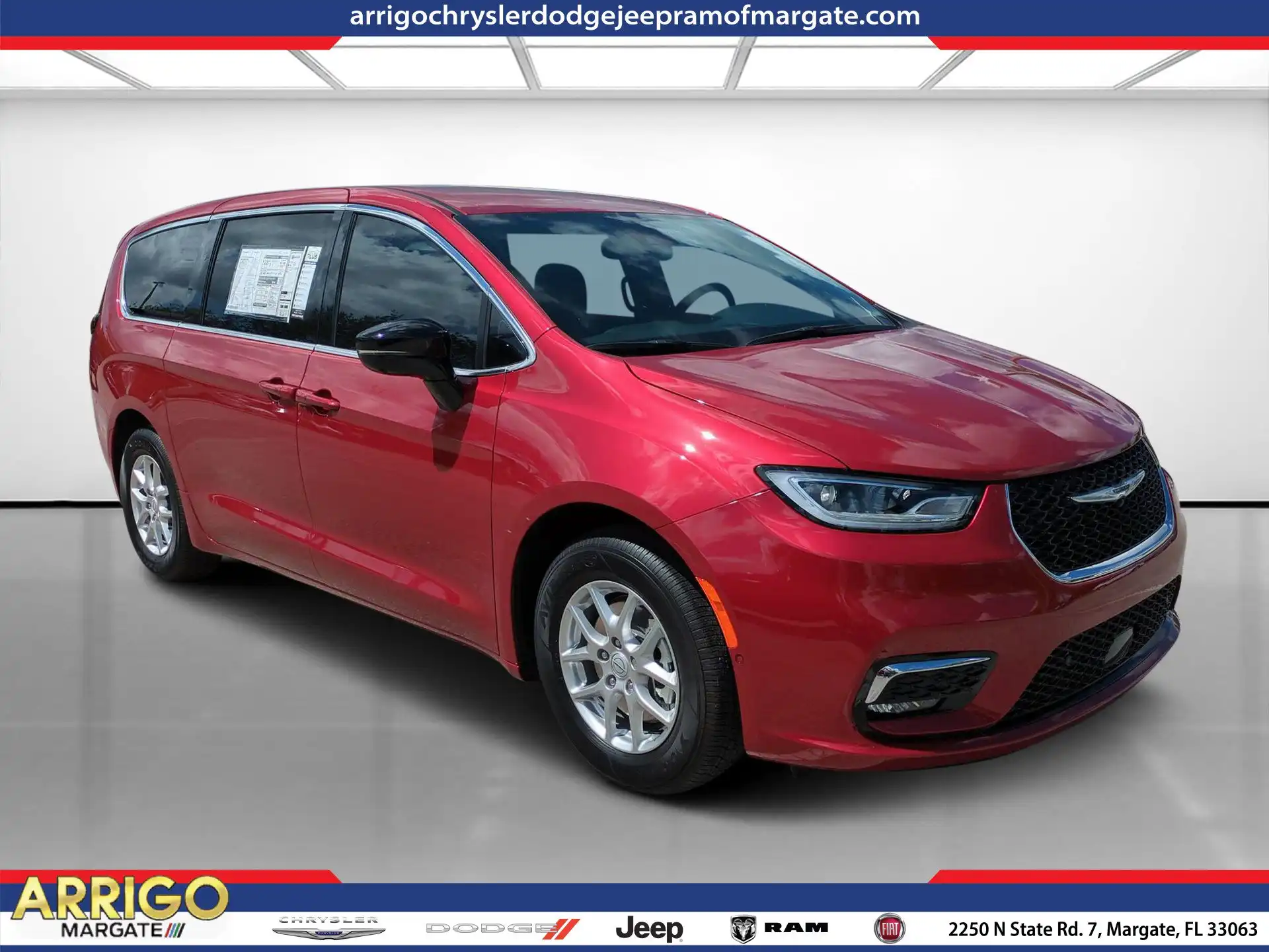 2025 Chrysler Pacifica Select's photo