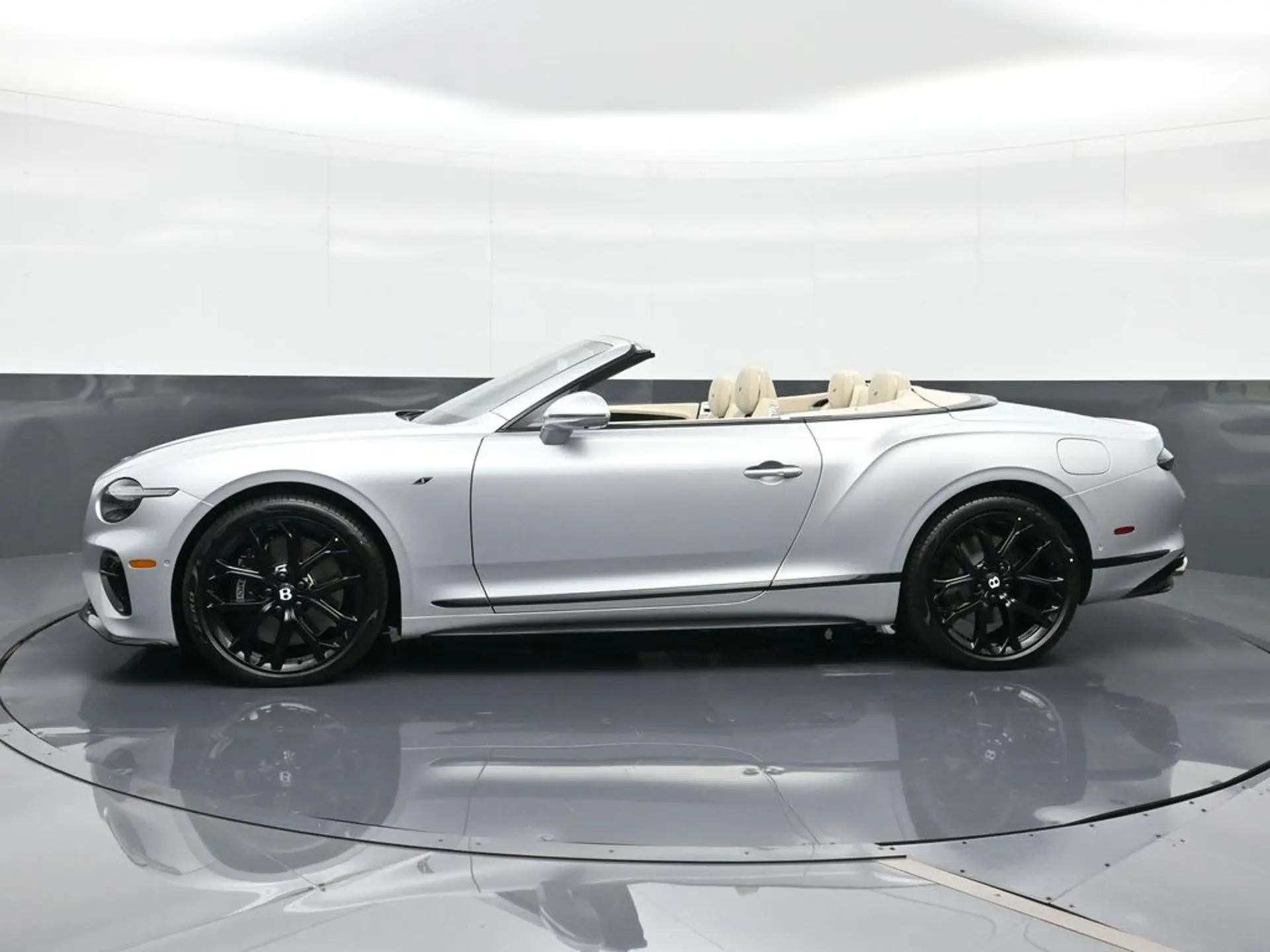 2026 Bentley Continental GT undefined photo 5