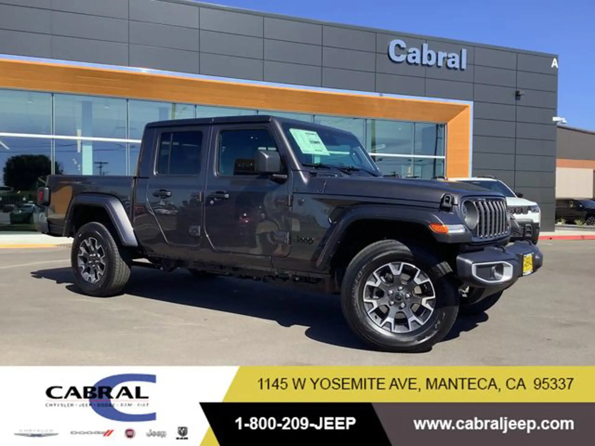 2026 Jeep Gladiator Sahara Auto's photo