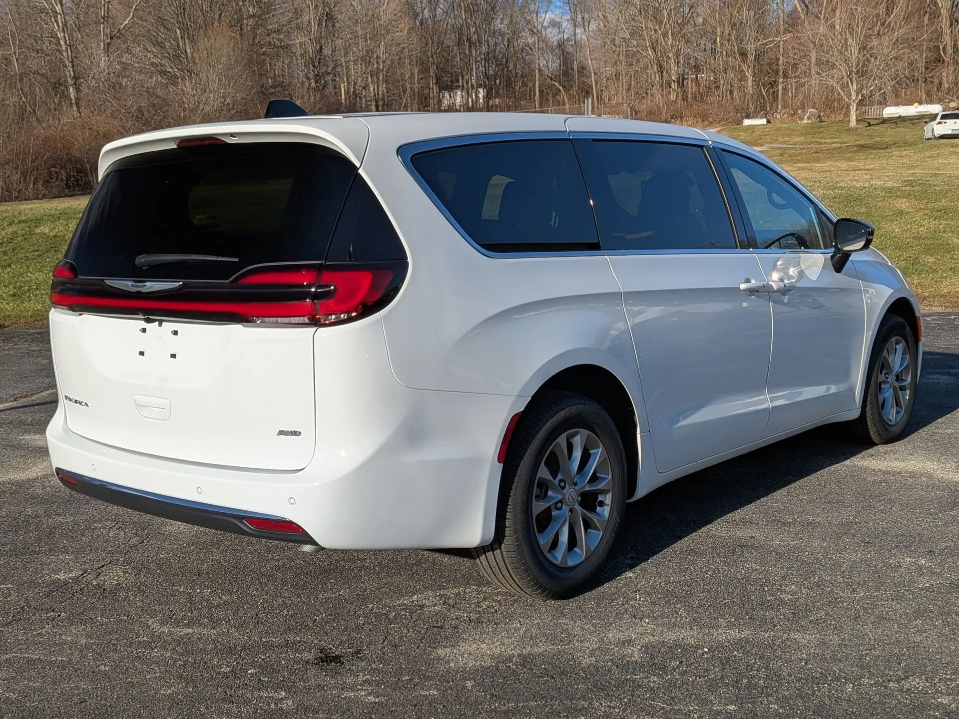 2026 Chrysler Pacifica Select AWD photo 4