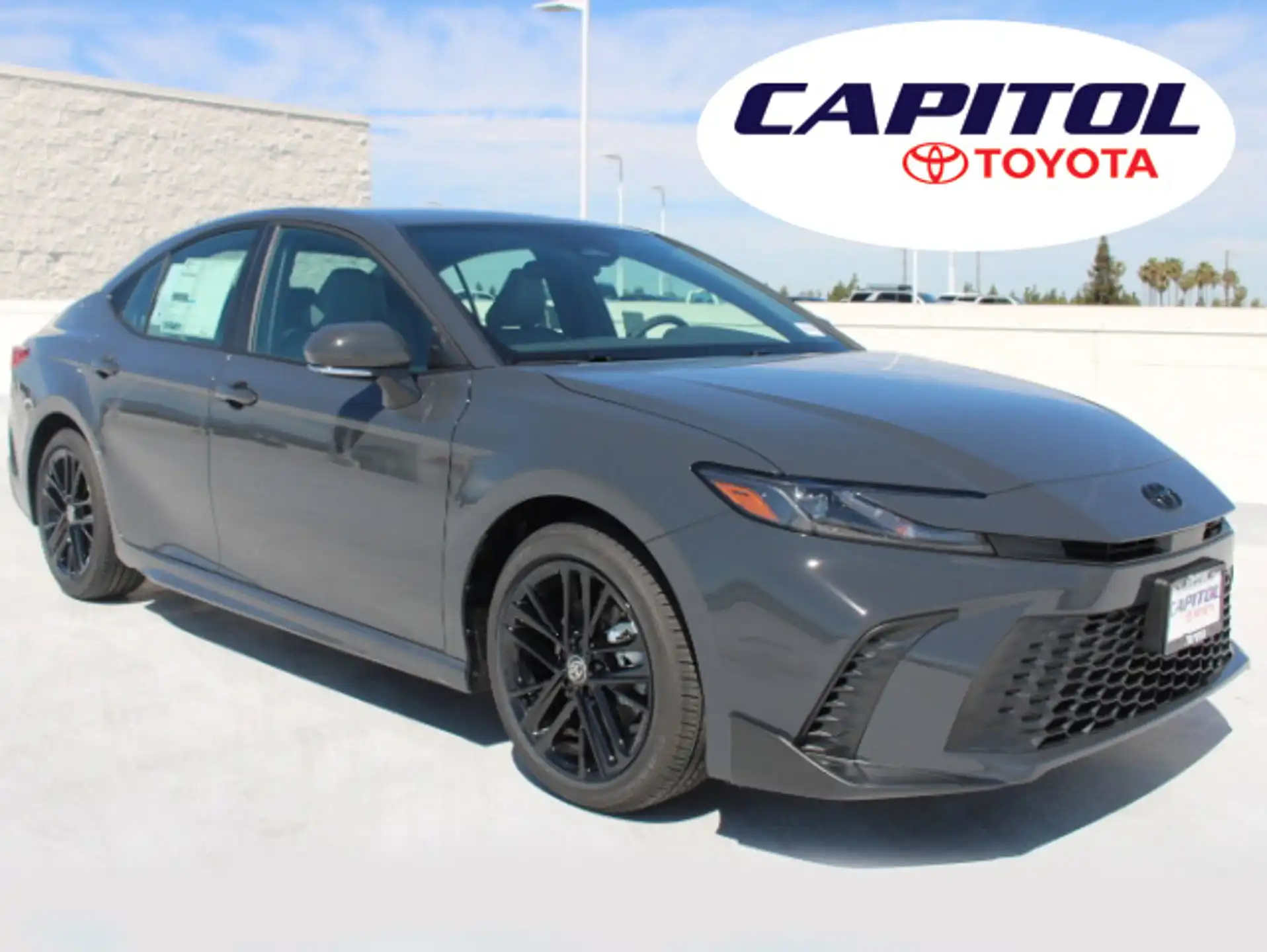 2026 Toyota Camry SE Hybrid's photo