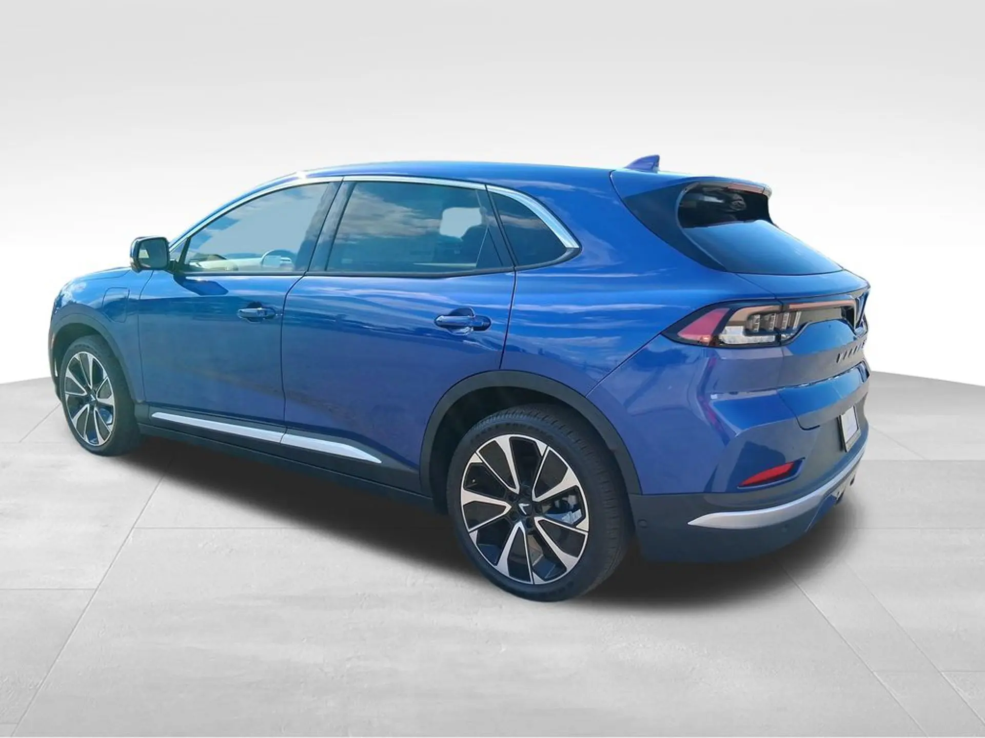 2025 VinFast VF 8 VF 8 Plus Standard Range photo 3