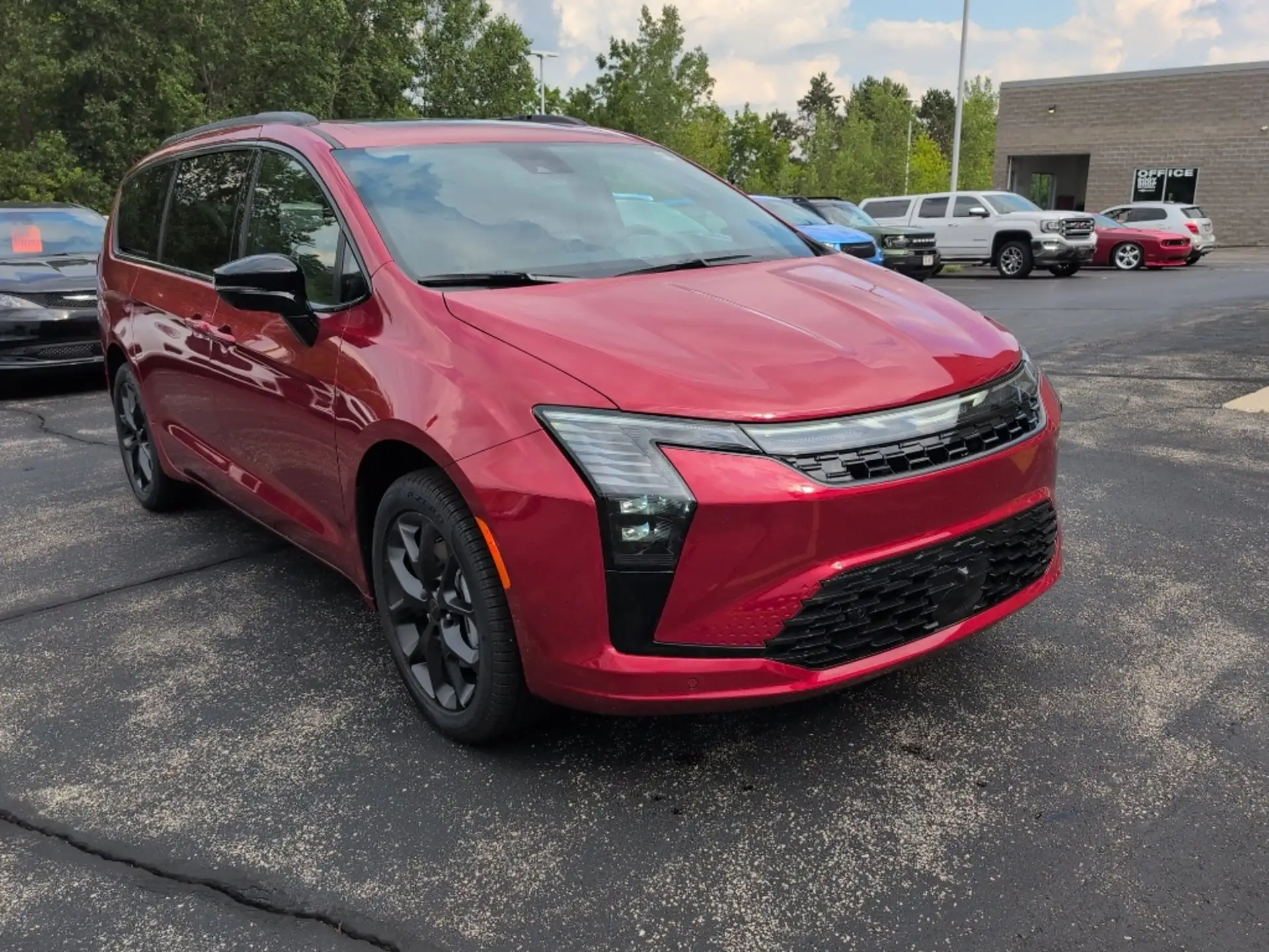 2027 Chrysler Pacifica Limited AWD's photo