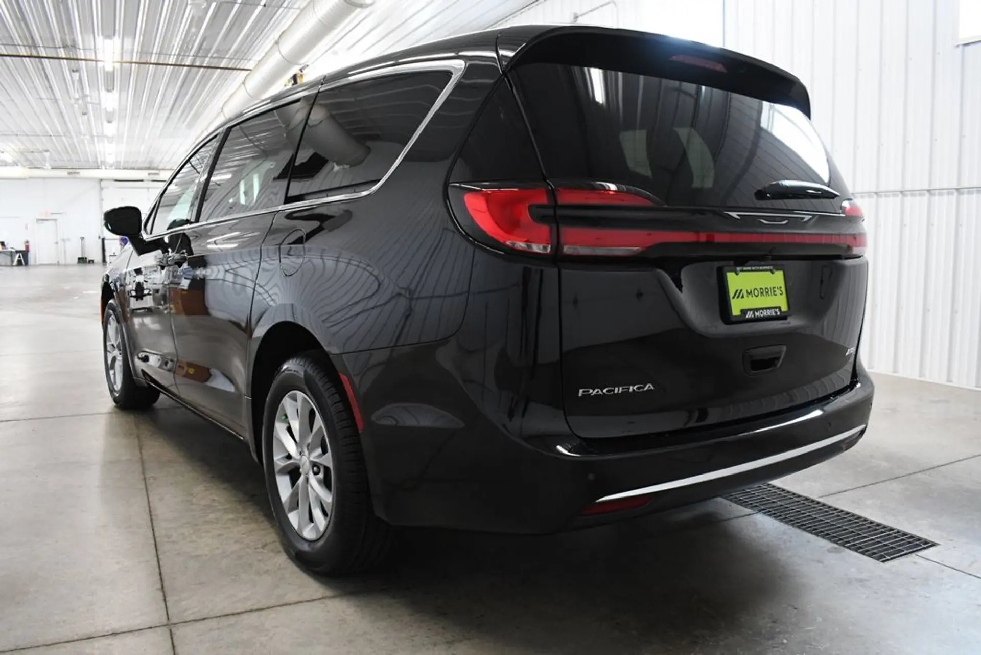 2027 Chrysler Pacifica Select AWD photo 5