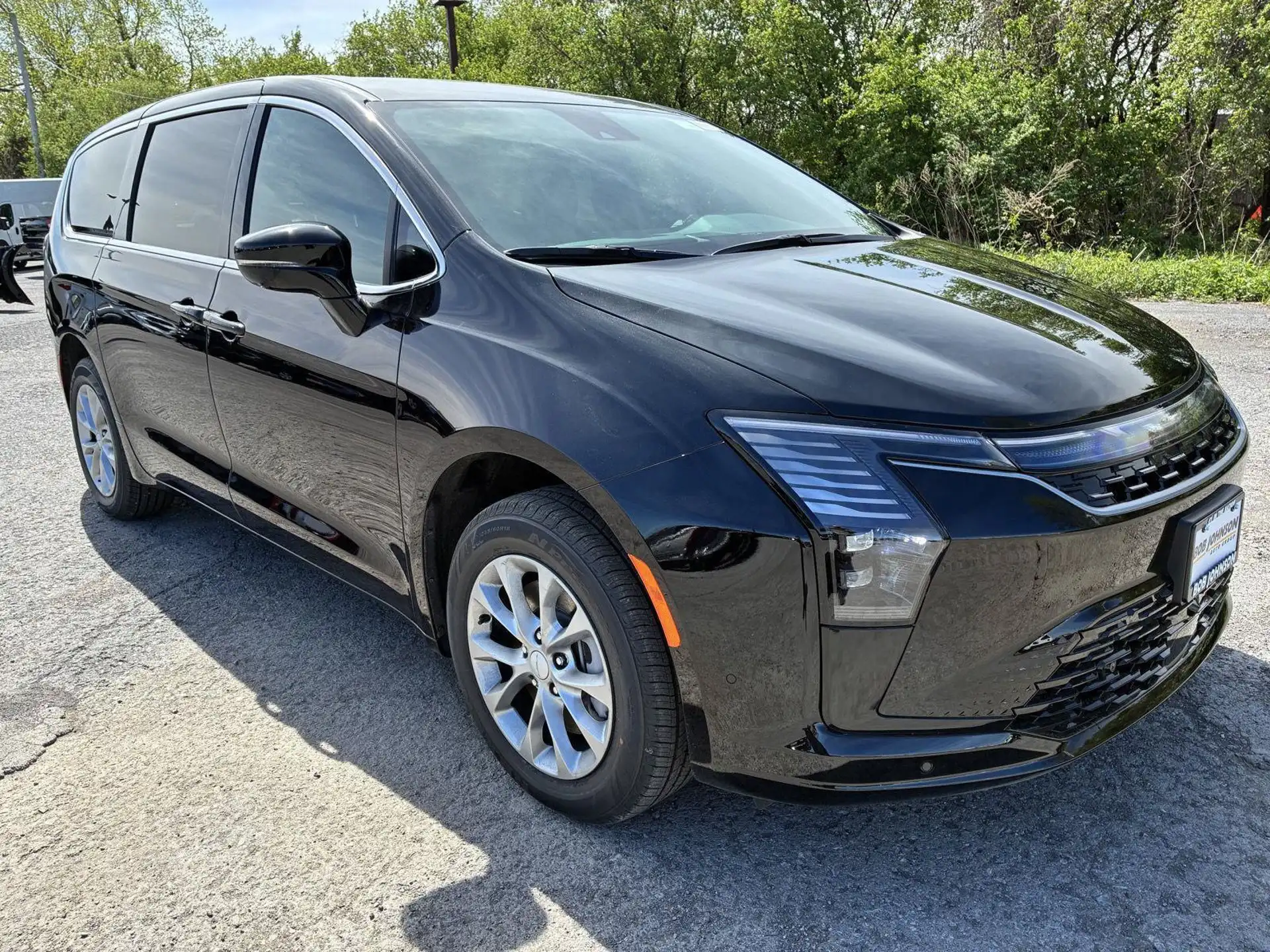 2027 Chrysler Pacifica Select AWD's photo