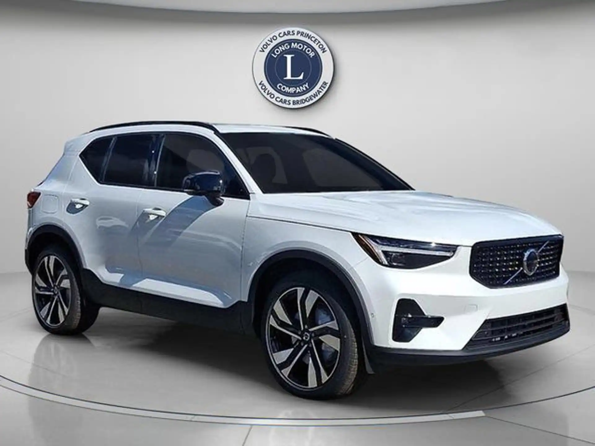 2026 Volvo XC40 B5 Ultra Dark AWD's photo