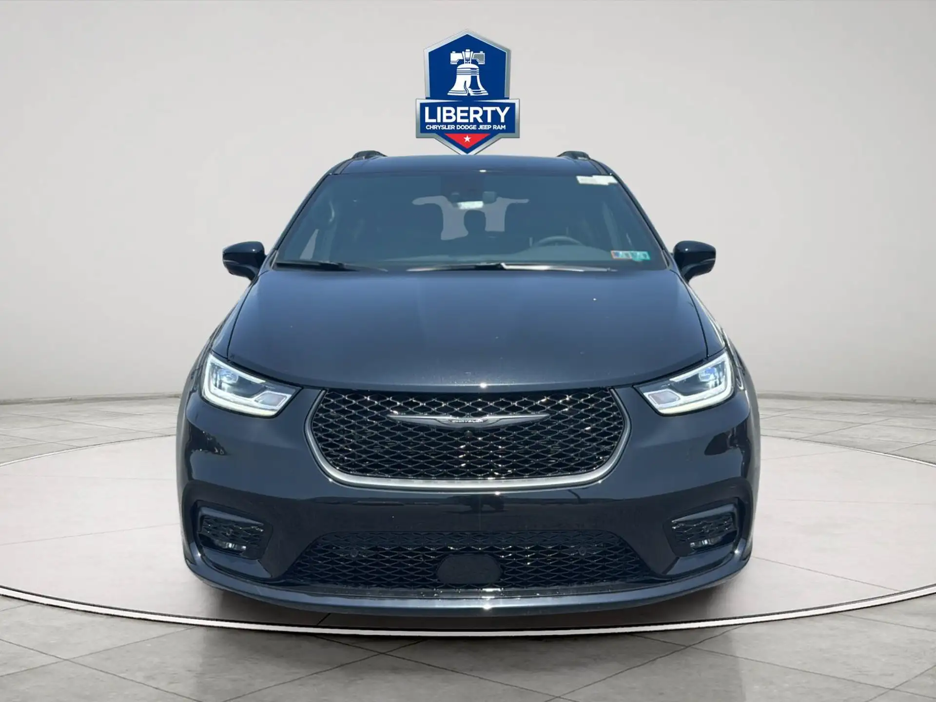 2026 Chrysler Pacifica Select photo 1