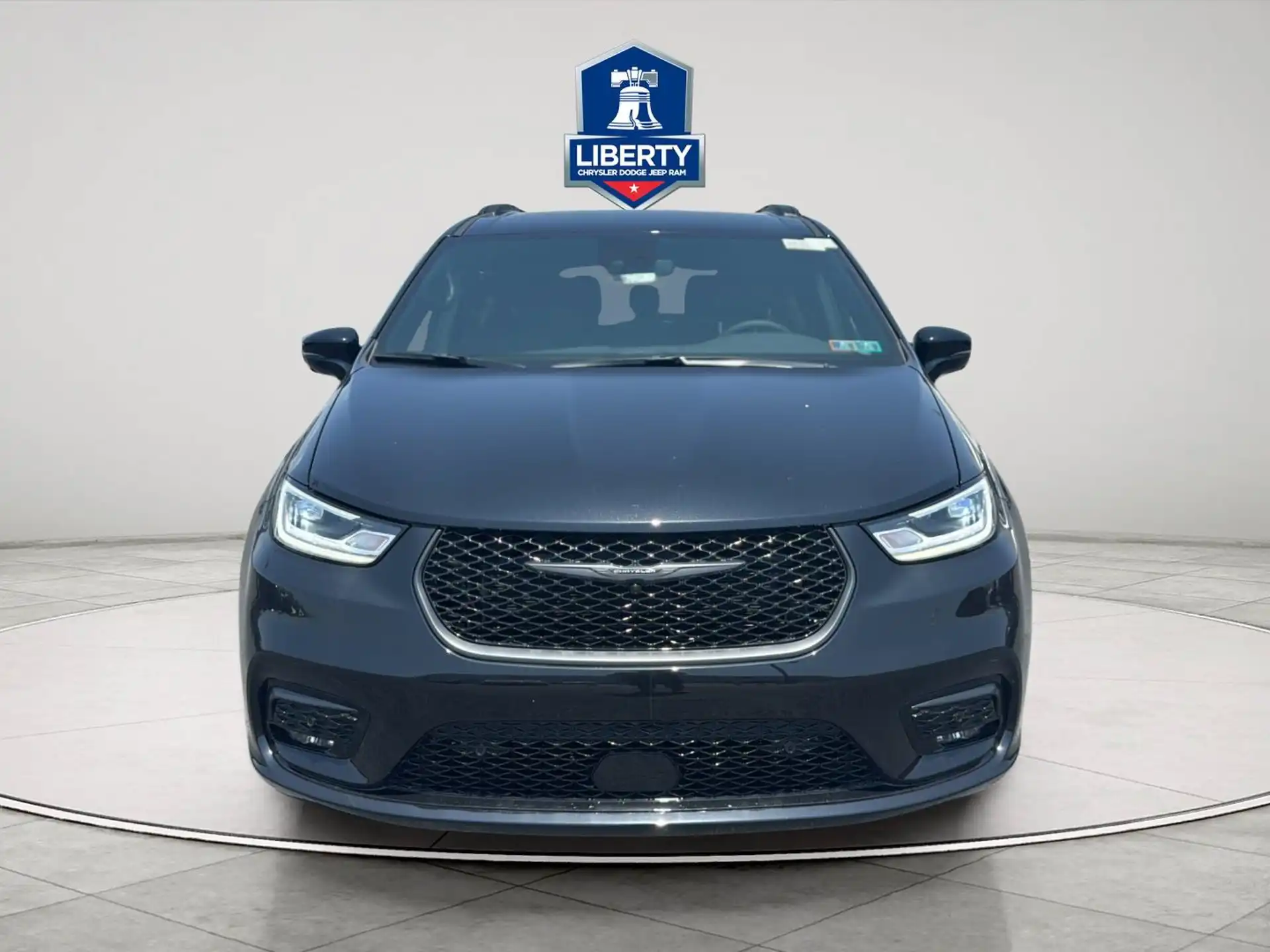 2026 Chrysler Pacifica Select's photo