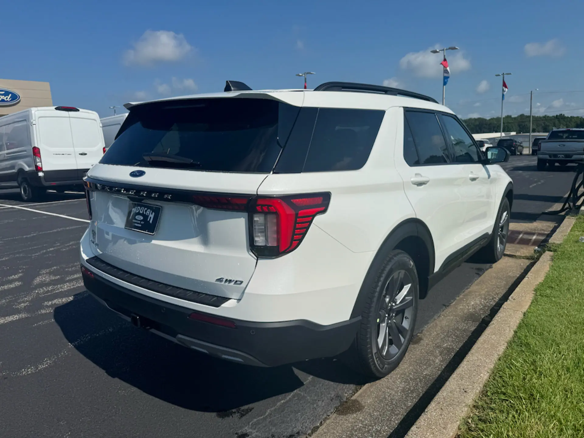 2026 Ford Explorer Active 4WD photo 5