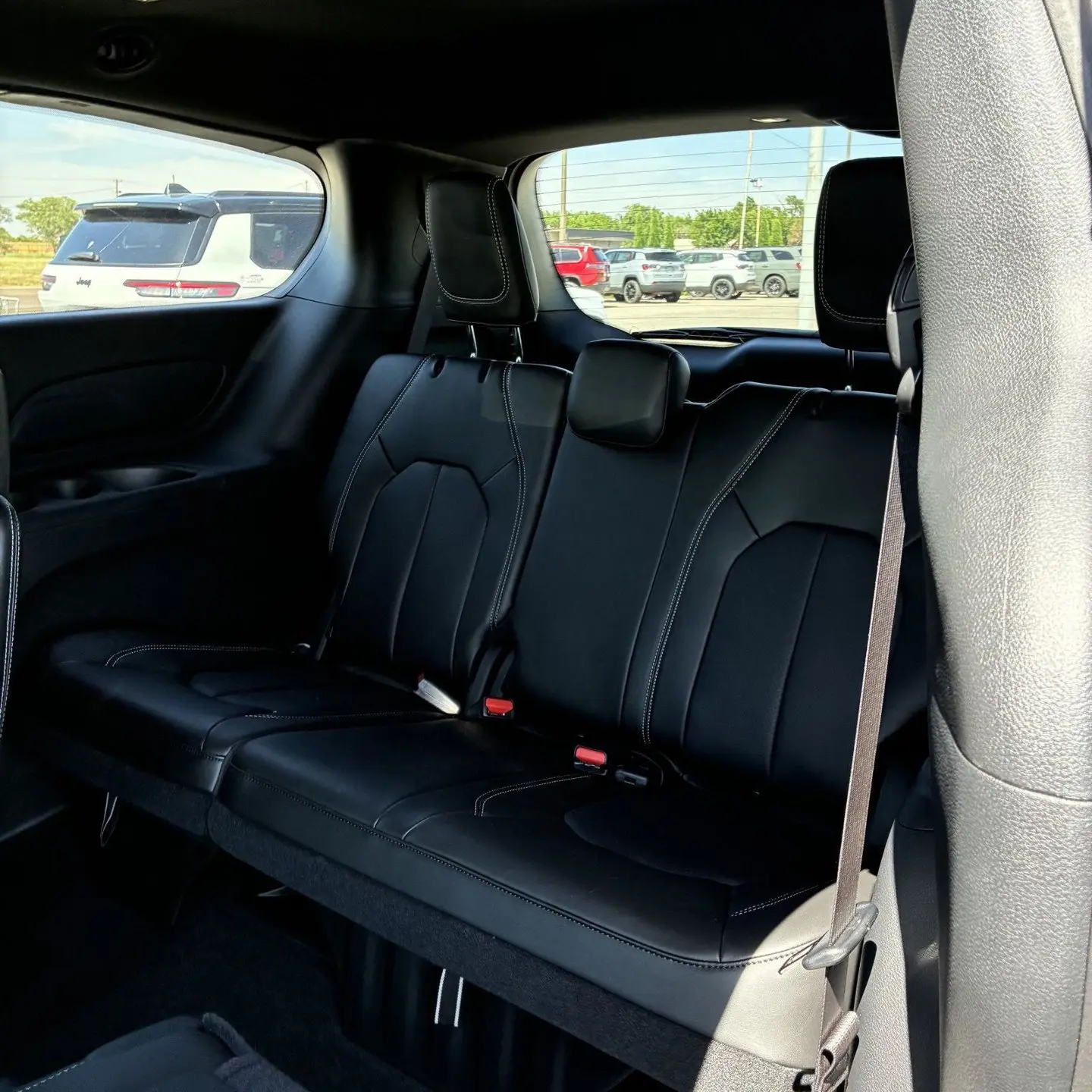 2026 Chrysler Pacifica Select photo 5