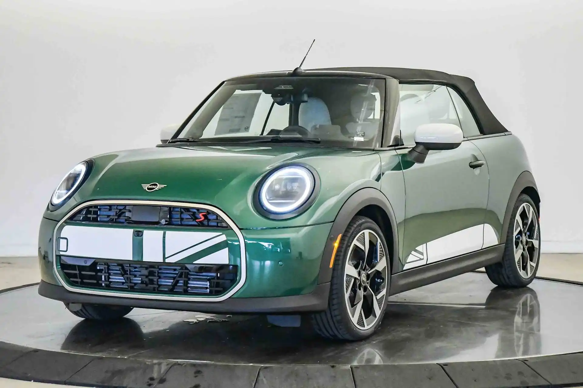2026 MINI Convertible Cooper S's photo