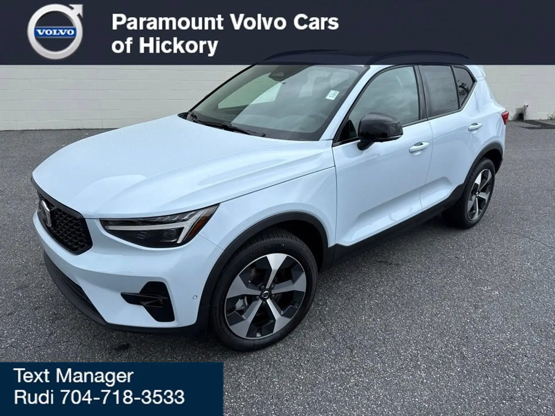2026 Volvo XC40 B5 Plus Dark AWD's photo