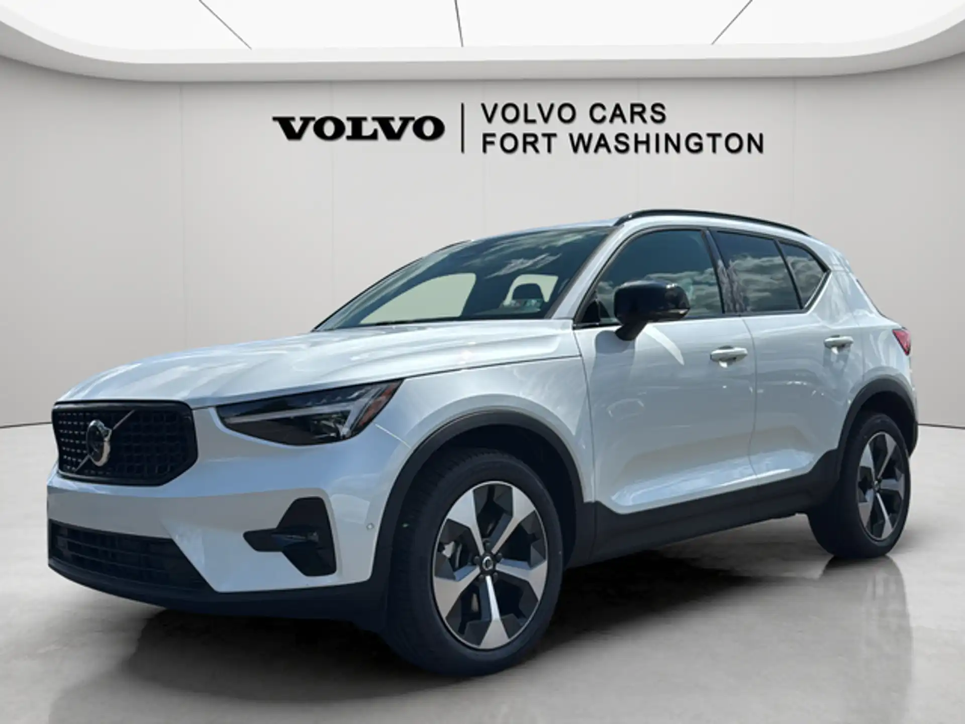 2026 Volvo XC40 B5 Plus Dark AWD's photo