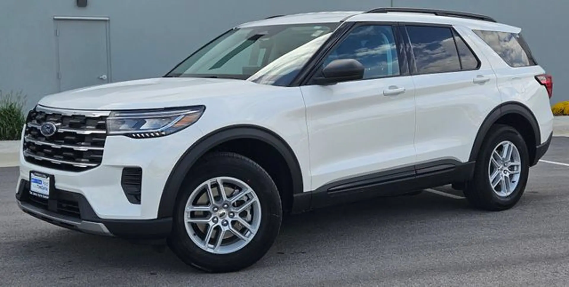 2026 Ford Explorer Active 4WD photo 4