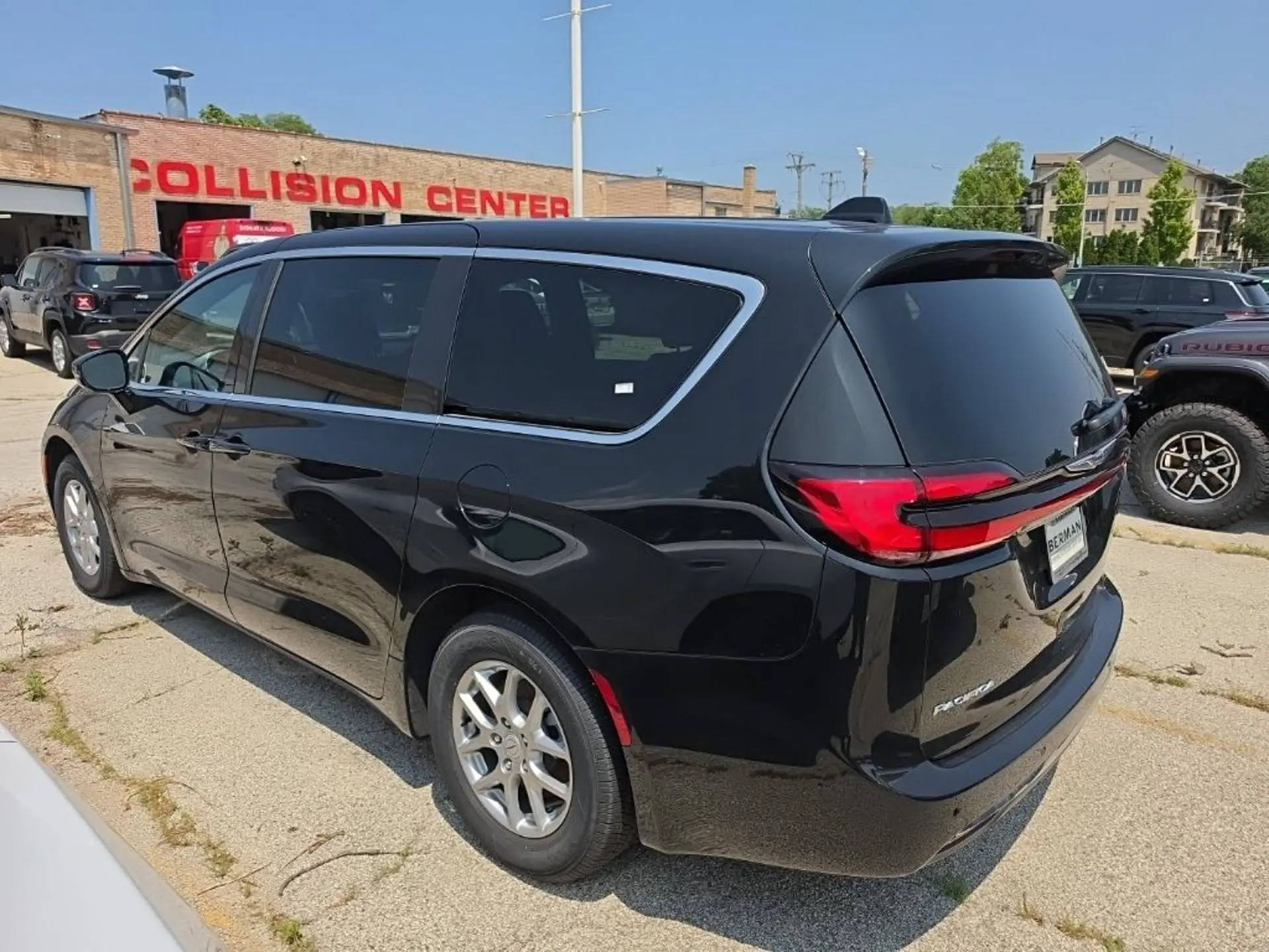 2026 Chrysler Pacifica Select photo 5