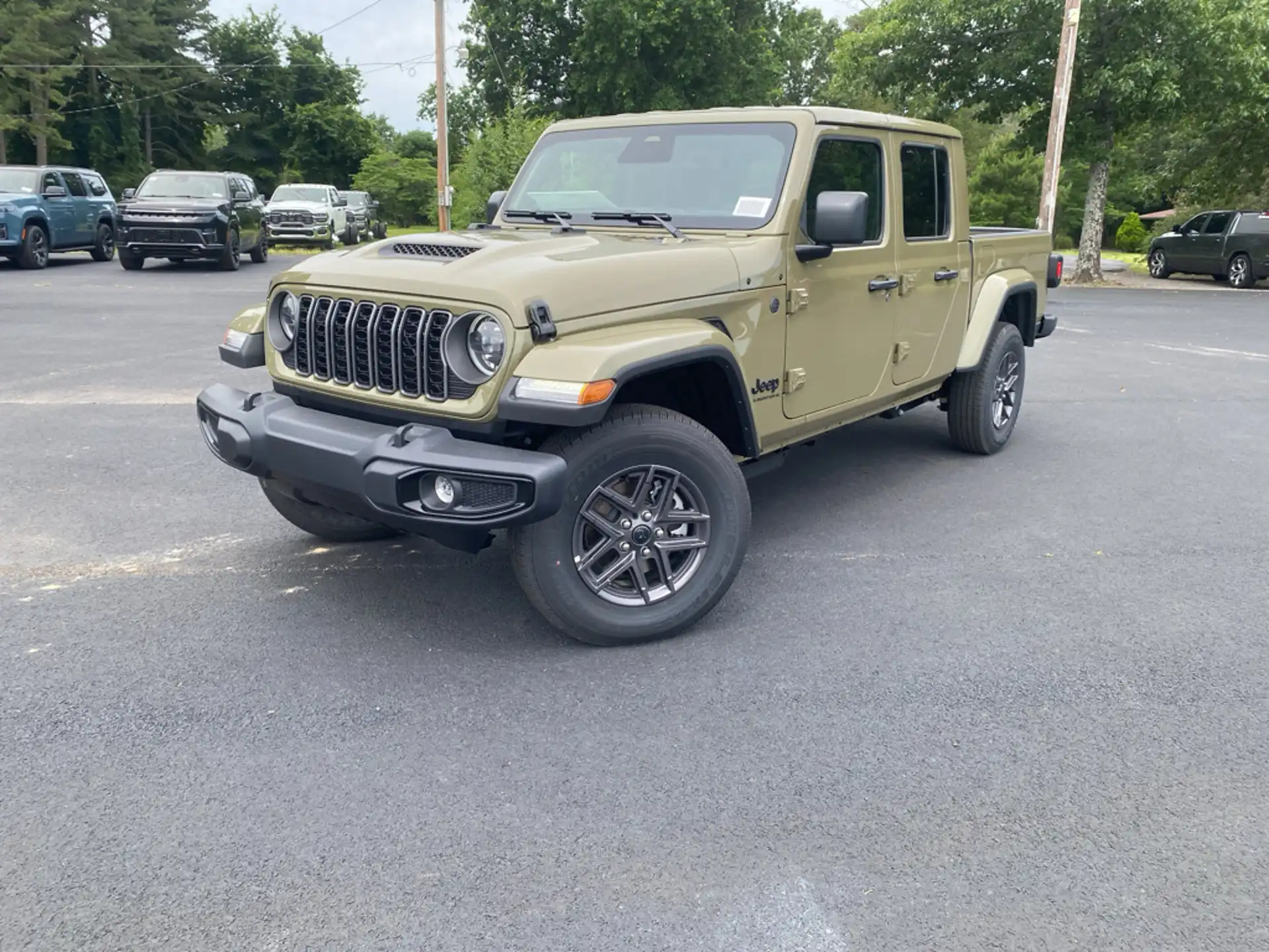 2026 Jeep Gladiator Sport S Auto's photo