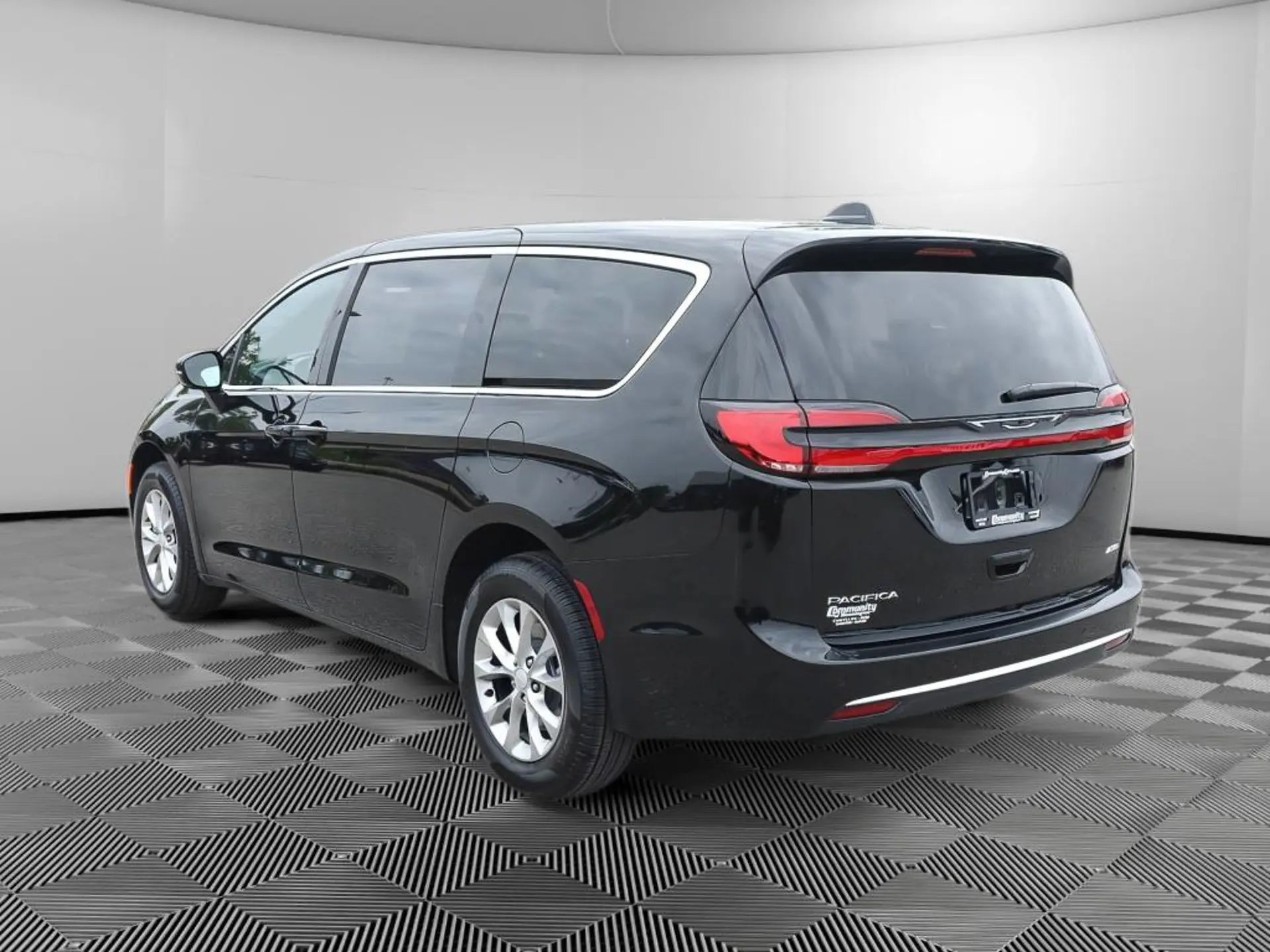 2027 Chrysler Pacifica Select AWD photo 5
