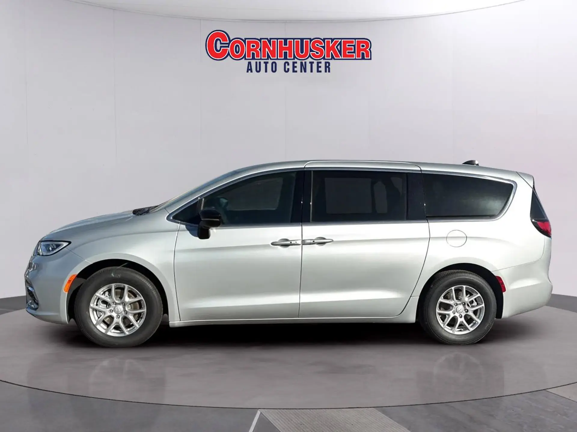 2026 Chrysler Pacifica Select photo 4
