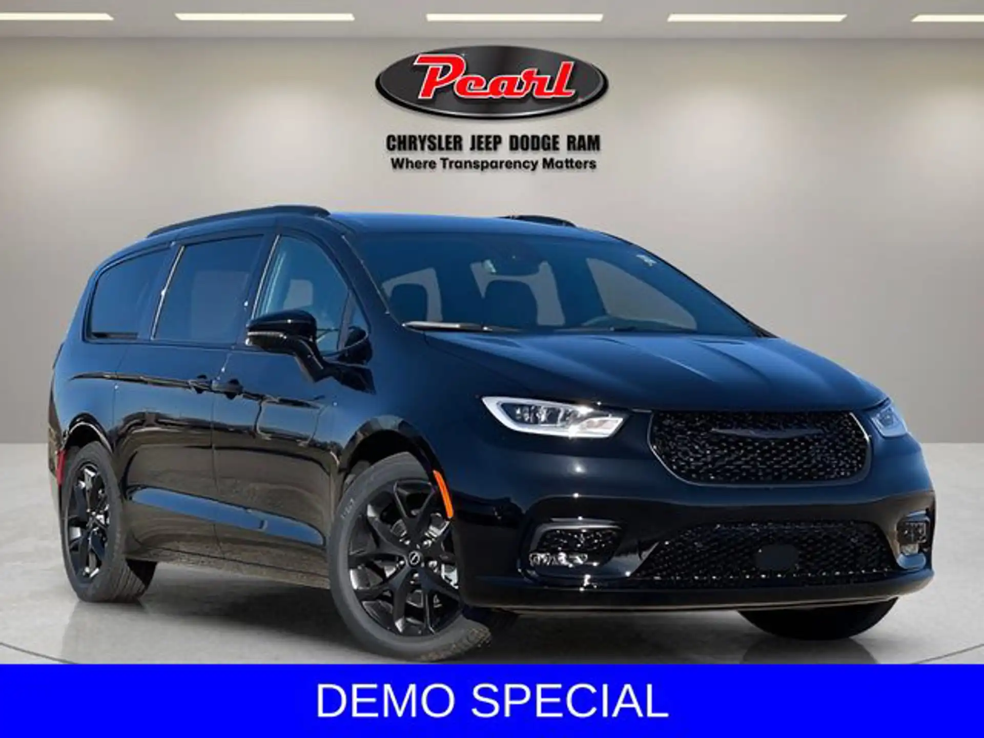2026 Chrysler Pacifica Select's photo