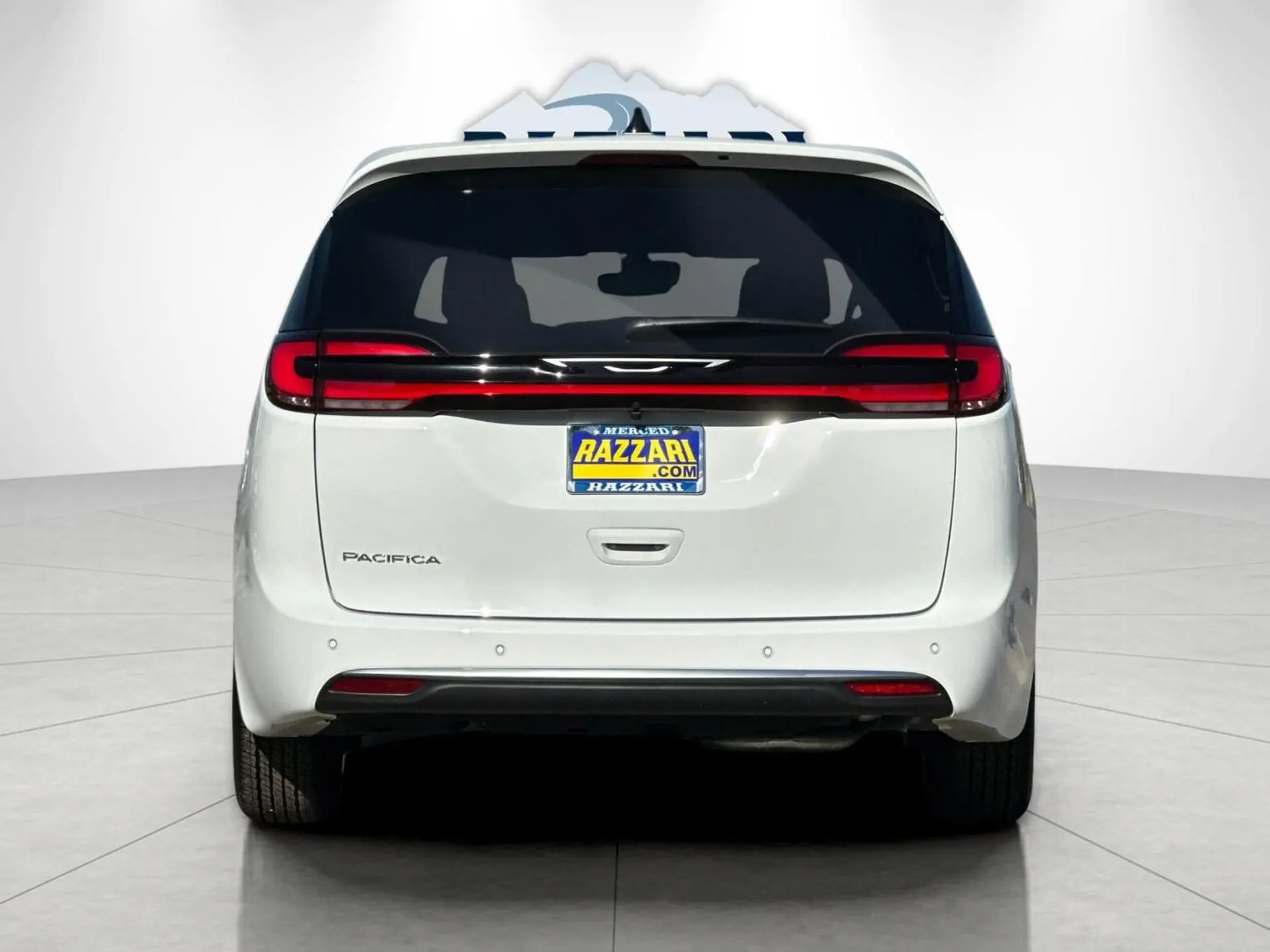 2027 Chrysler Pacifica Select photo 4