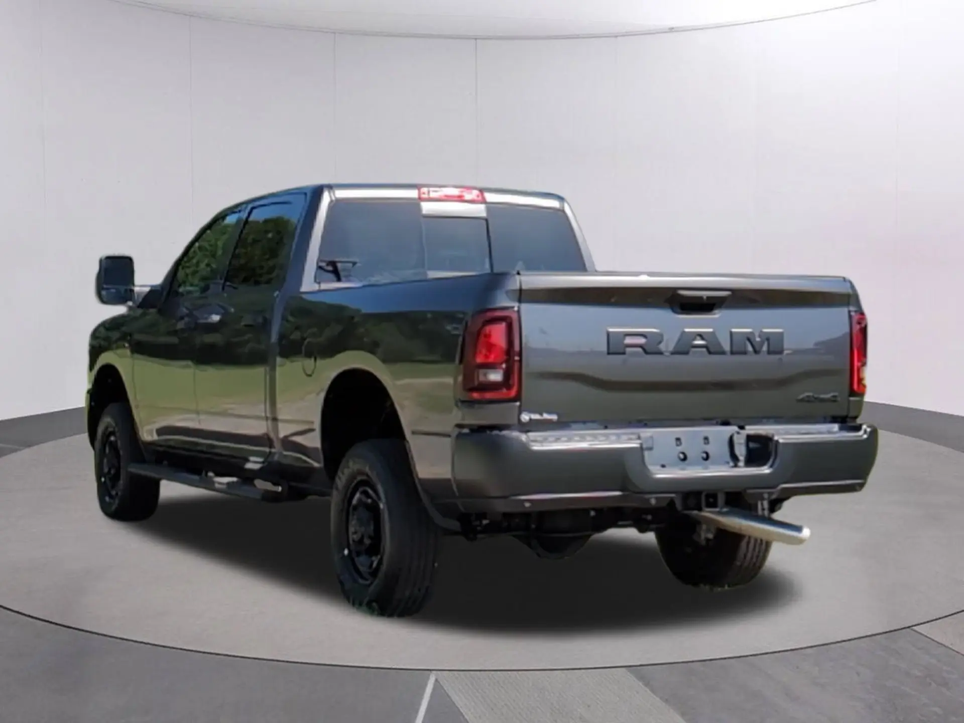 2026 RAM 2500 Tradesman 4X4 Crew Cab SWB photo 3