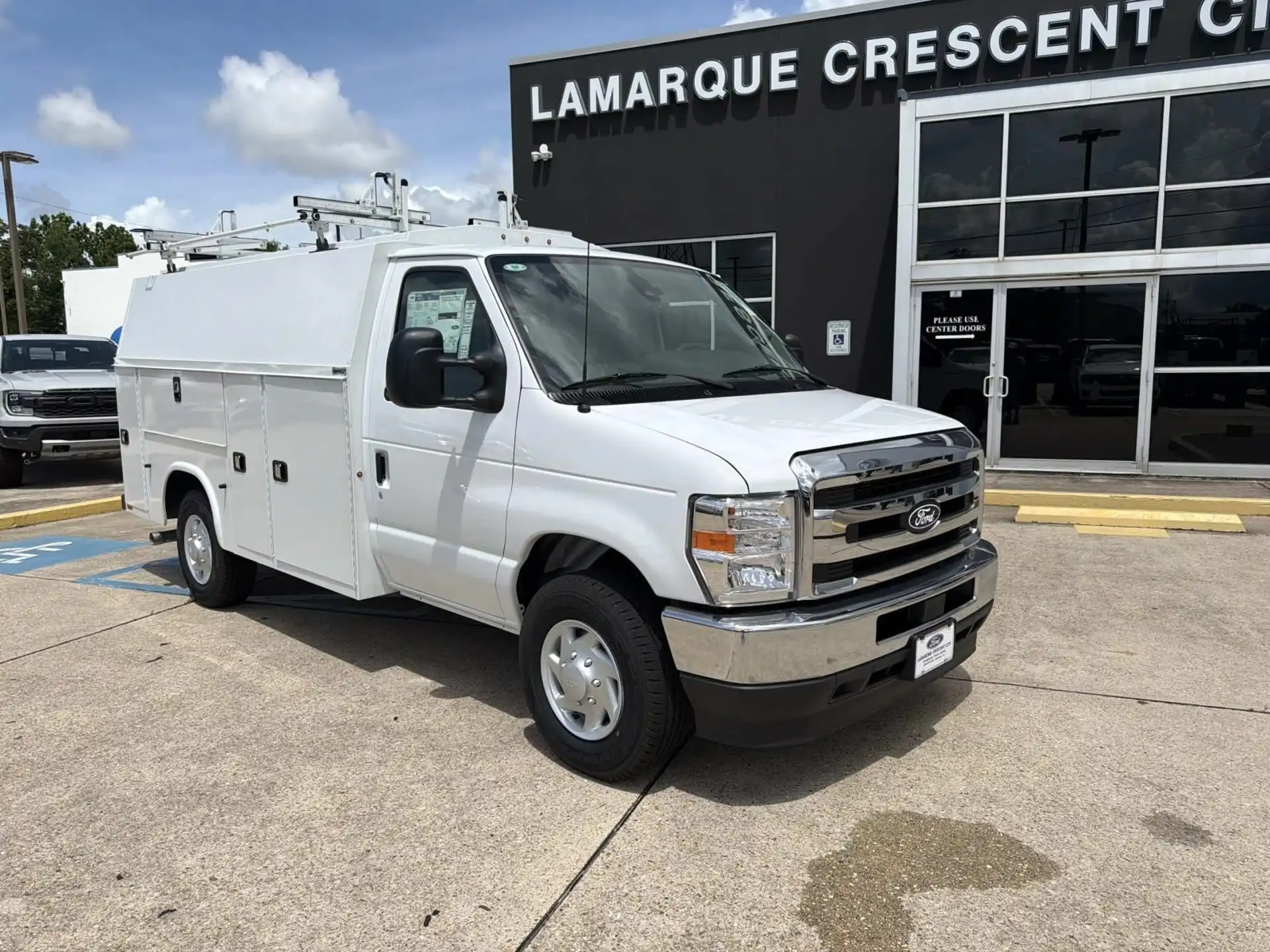 2026 Ford E-Series SRW E-350 Super Duty 138 in WB's photo