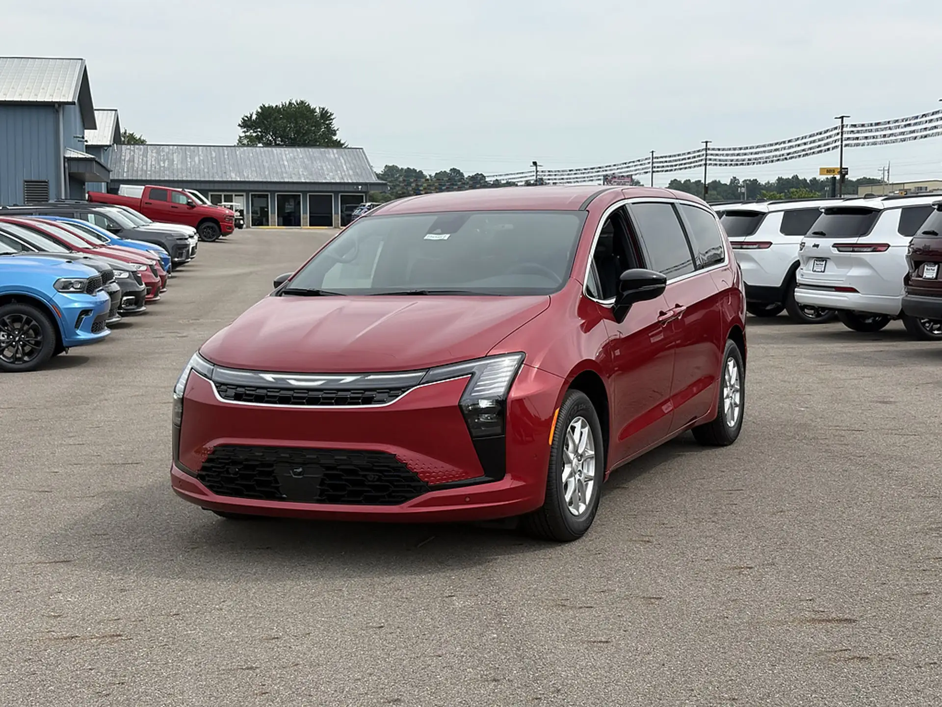 2027 Chrysler Pacifica Select photo 1