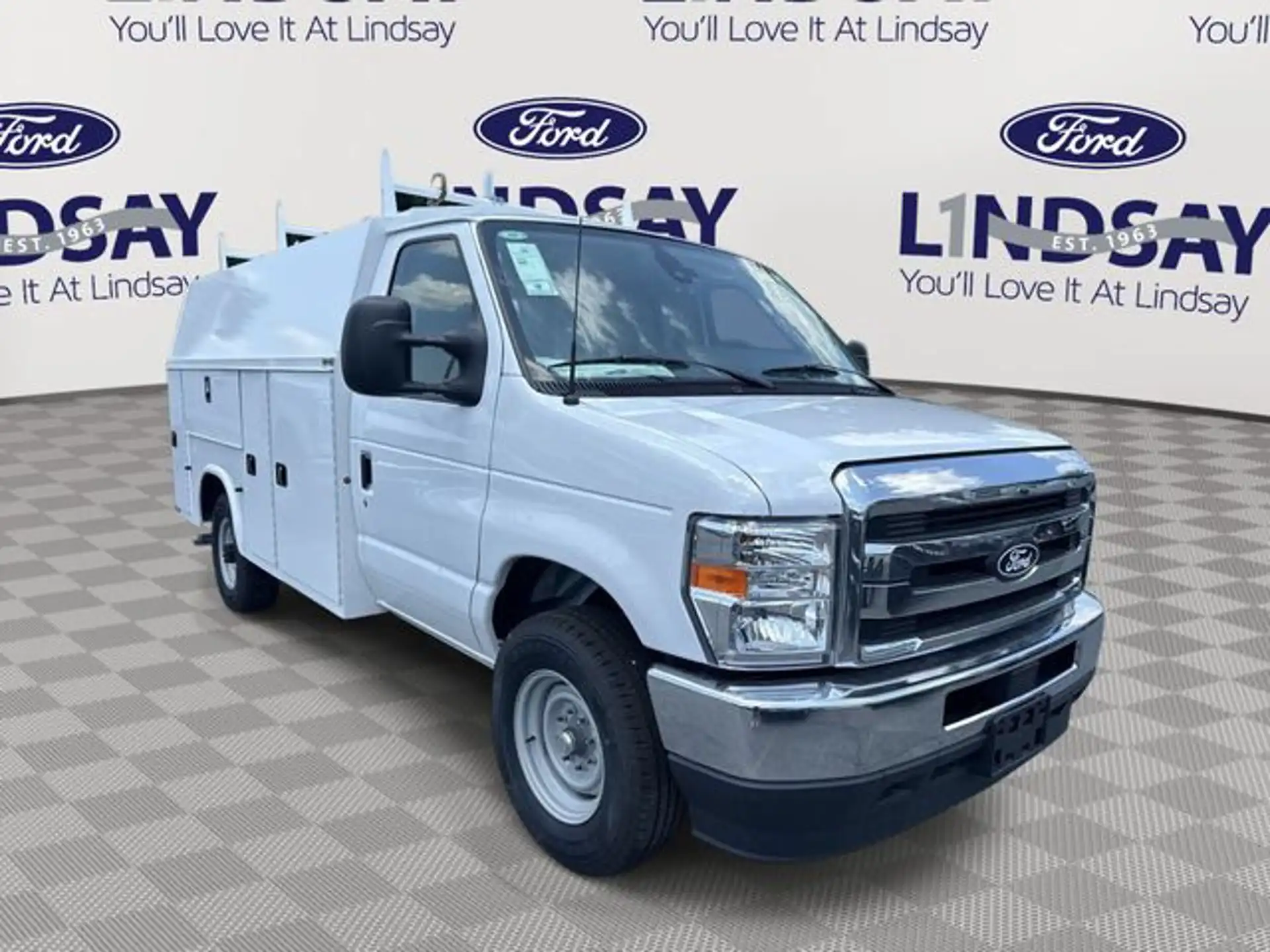 2027 Ford E-Series SRW E-350 Super Duty 138 in WB's photo