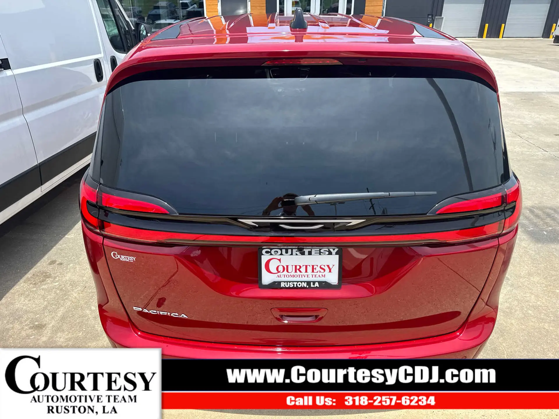 2027 Chrysler Pacifica Select photo 5