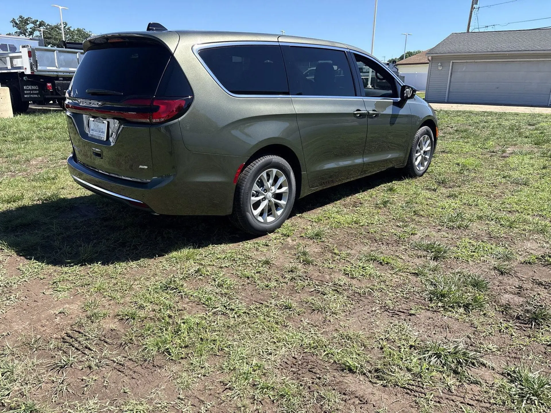 2027 Chrysler Pacifica Select AWD photo 5