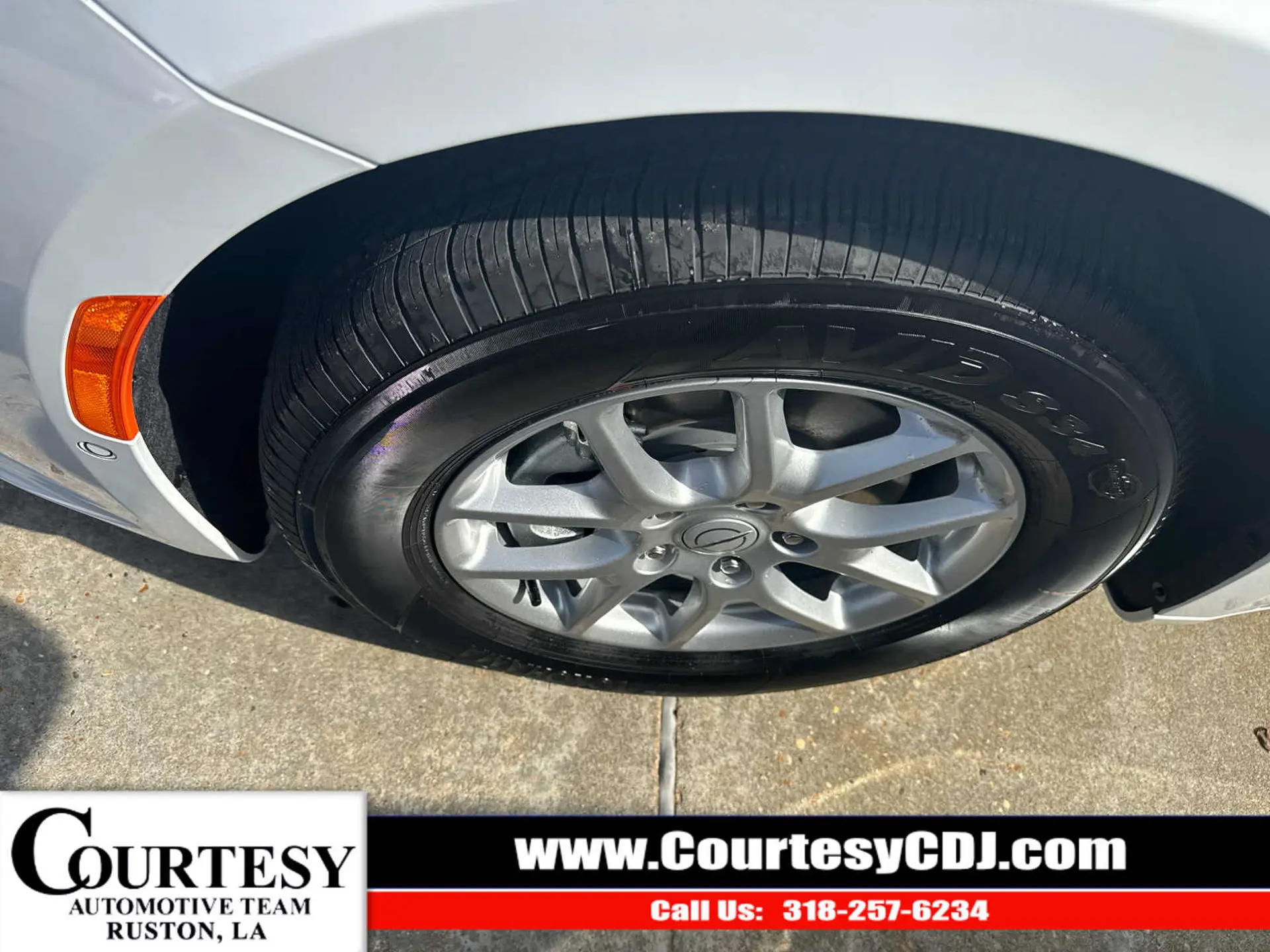 2026 Chrysler Pacifica Select photo 3