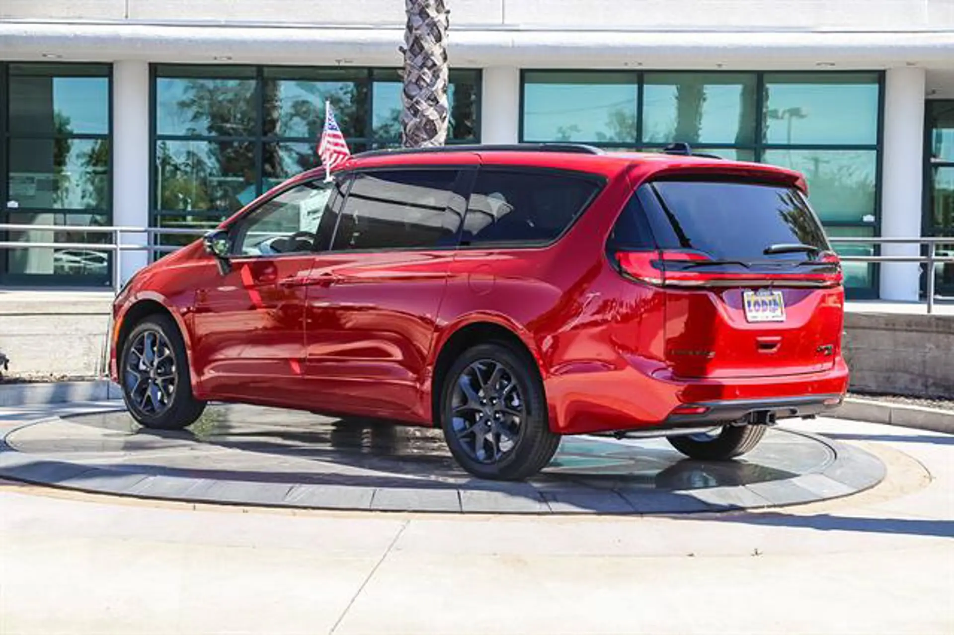 2027 Chrysler Pacifica Limited AWD photo 3