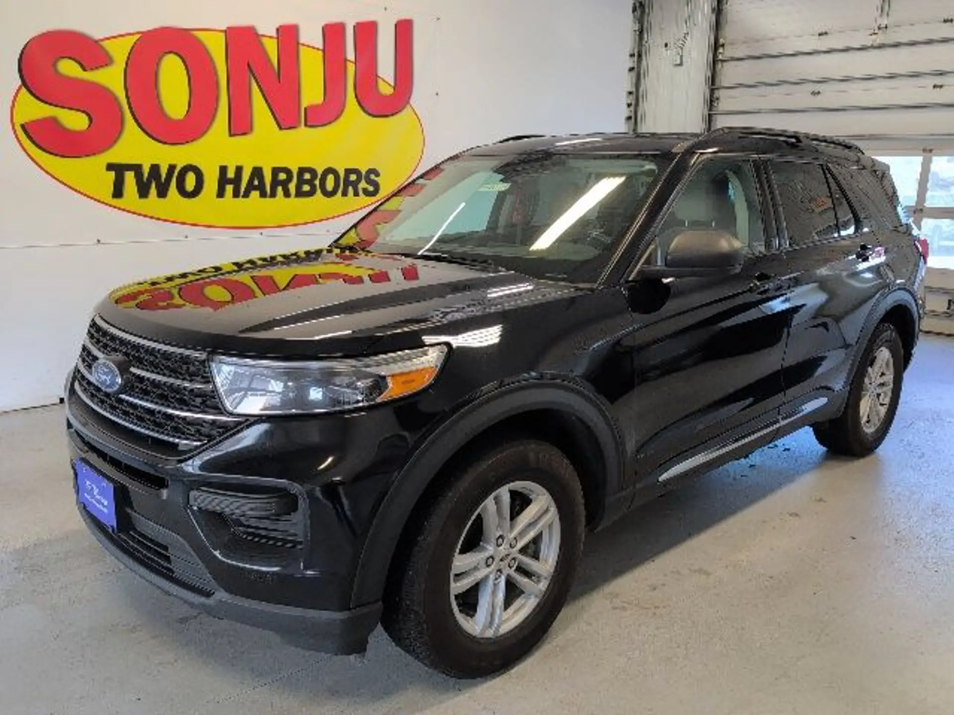 2023 Ford Explorer XLT 4WD photo 1