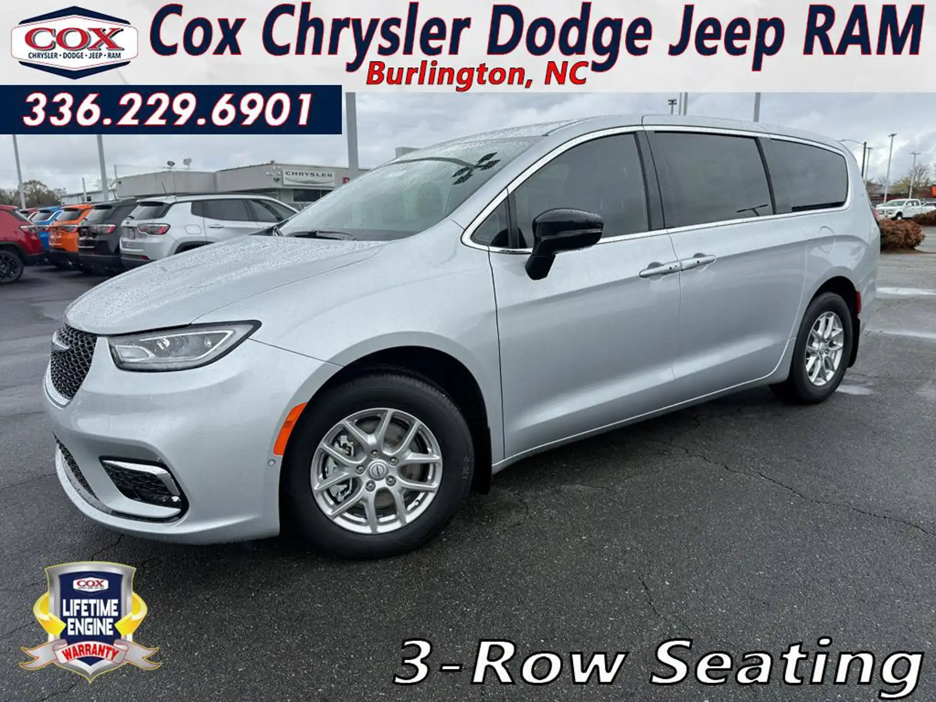 2026 Chrysler Pacifica Select's photo