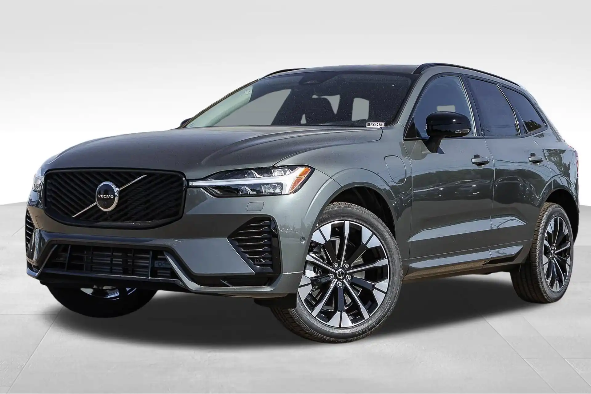 2026 Volvo XC60 T8 Plus Dark AWD's photo