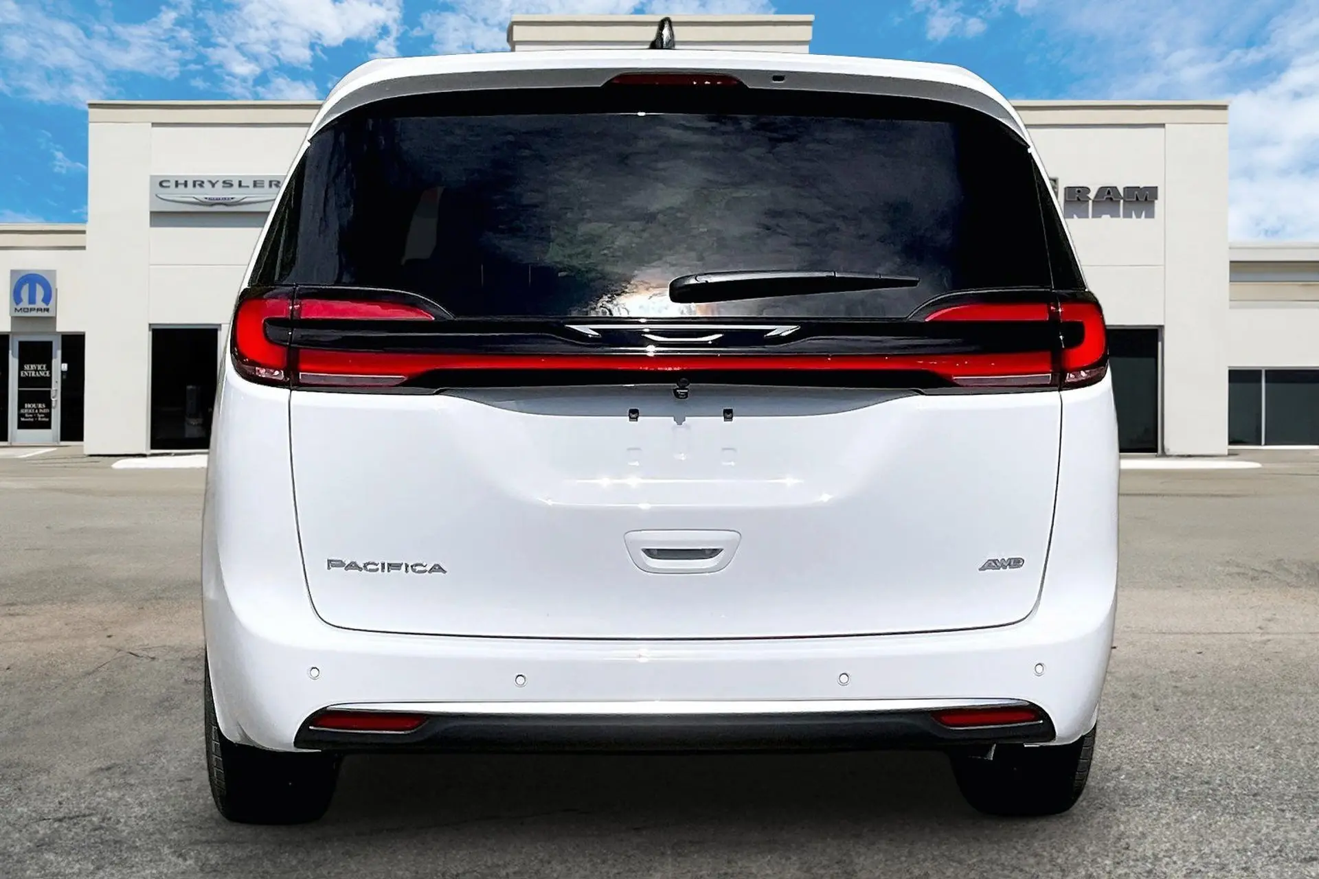 2027 Chrysler Pacifica Select AWD photo 4