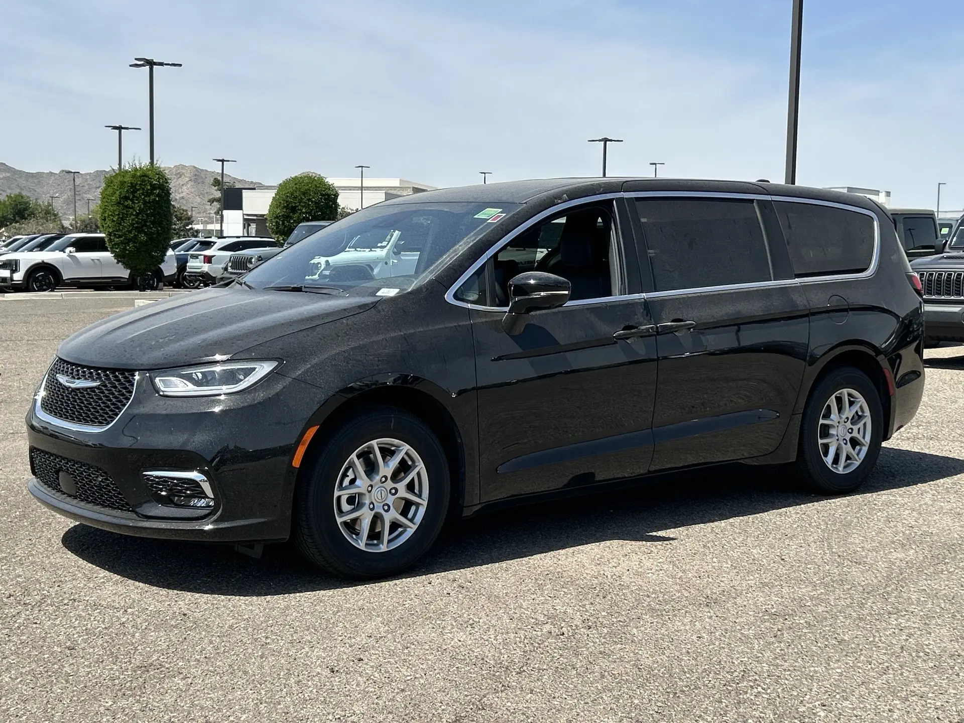 2026 Chrysler Pacifica Select photo 3