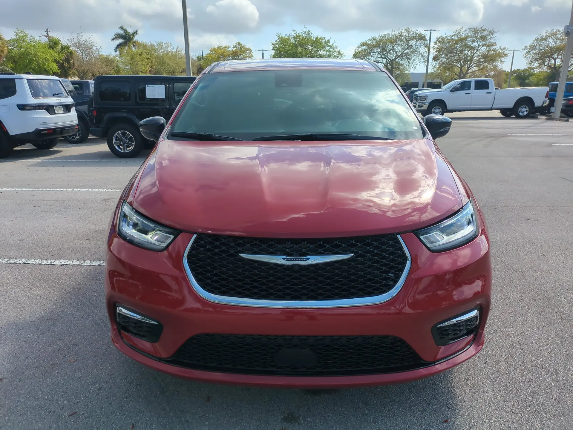 2026 Chrysler Pacifica Select photo 3