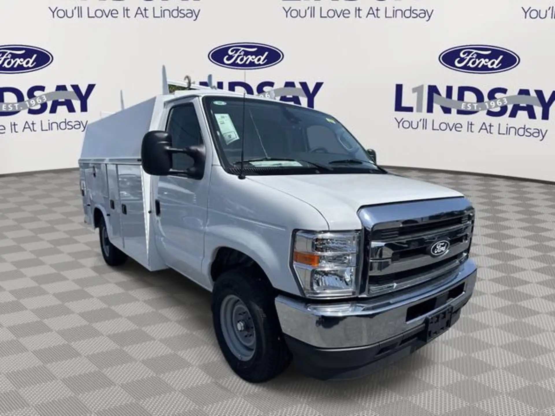 2027 Ford E-Series SRW E-350 Super Duty 138 in WB's photo