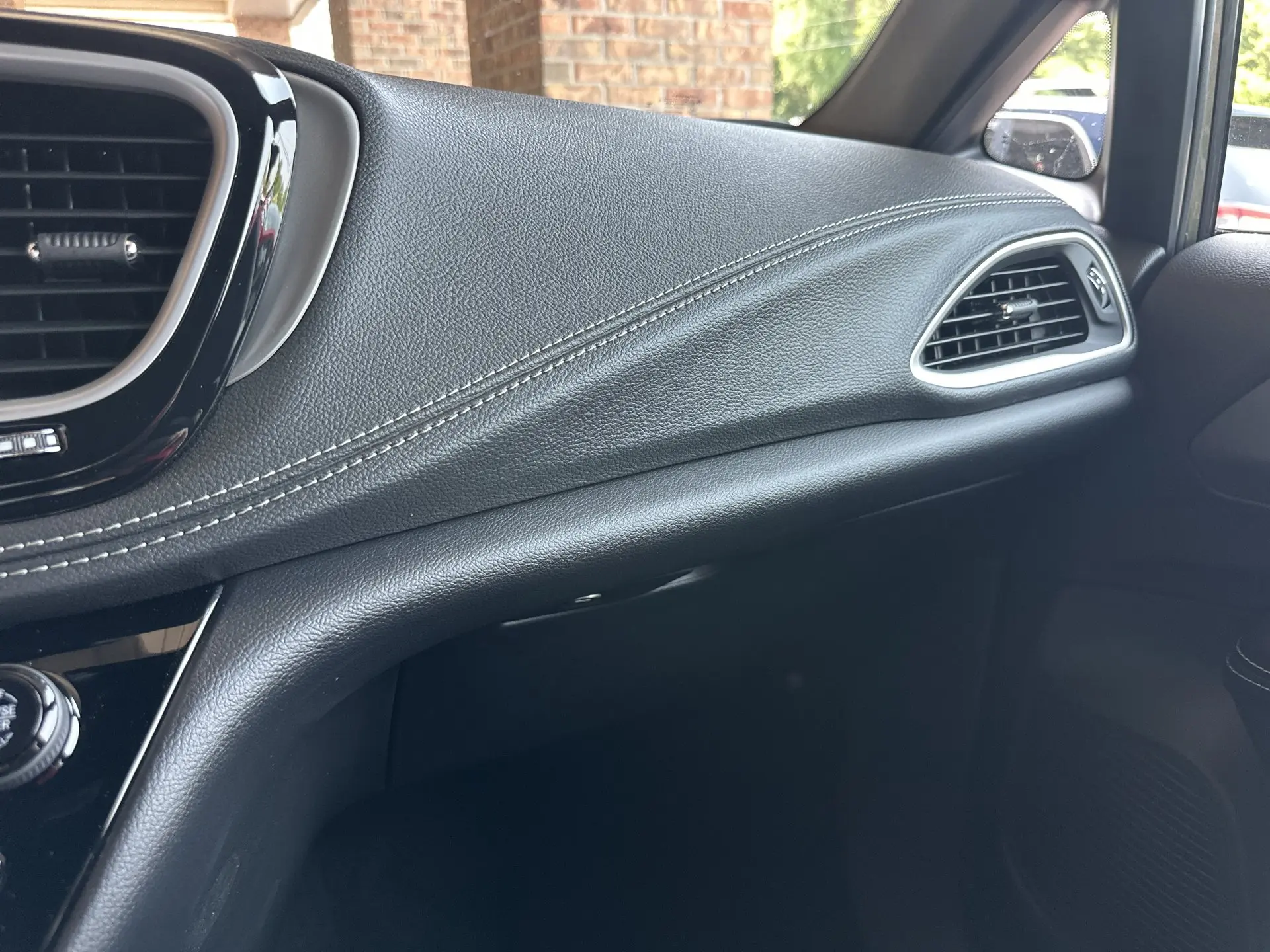 2027 Chrysler Pacifica Select AWD photo 3