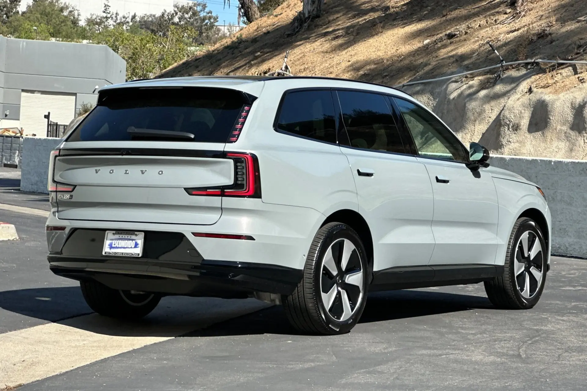 2026 Volvo EX90 Twin Motor Plus 6-Seater photo 4
